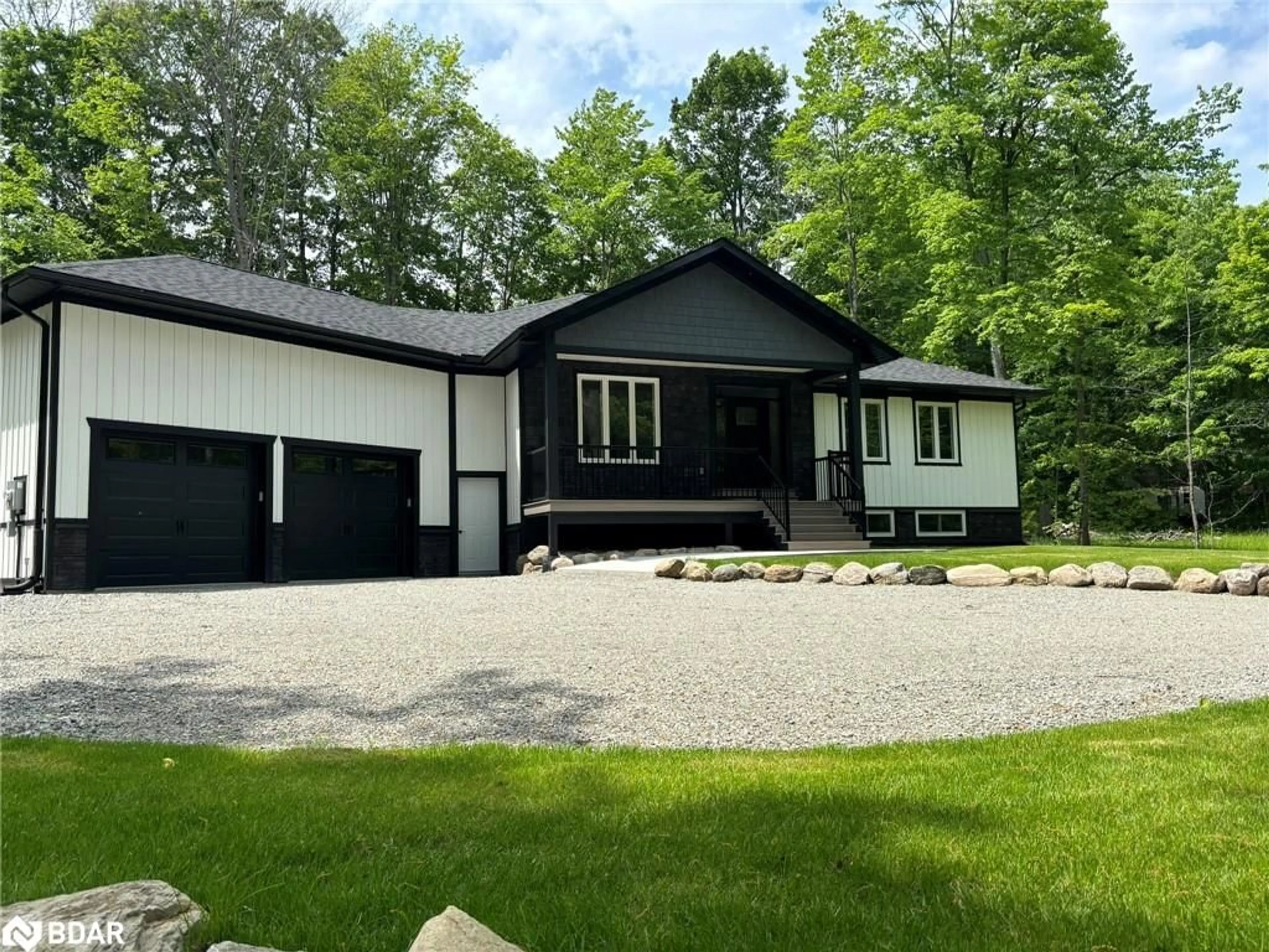 Frontside or backside of a home for 52 Mcarthur Dr, Penetanguishene Ontario L9M 1W9