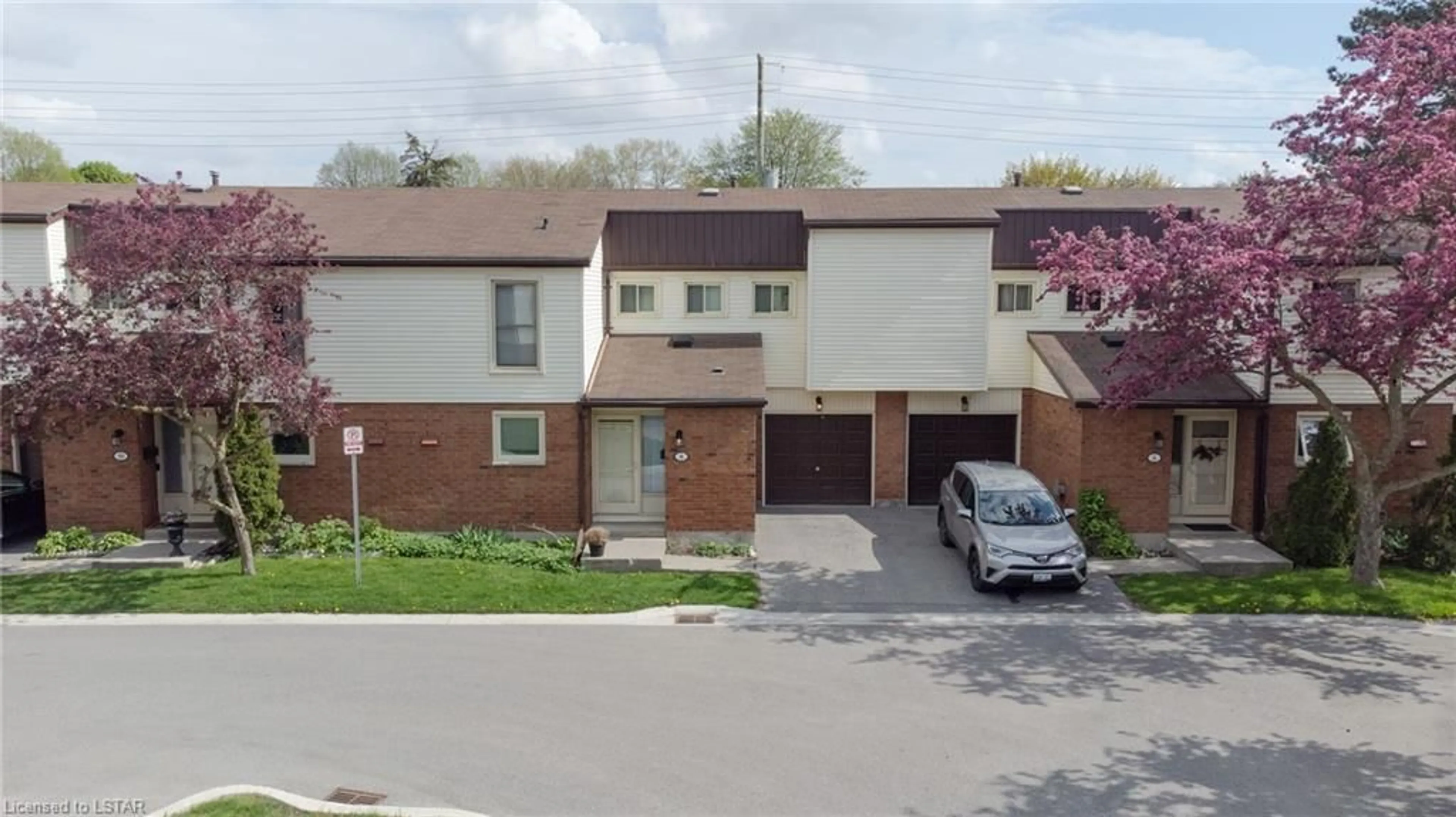 A pic from exterior of the house or condo for 770 Fanshawe Park Rd #8, London Ontario N5X 1L5