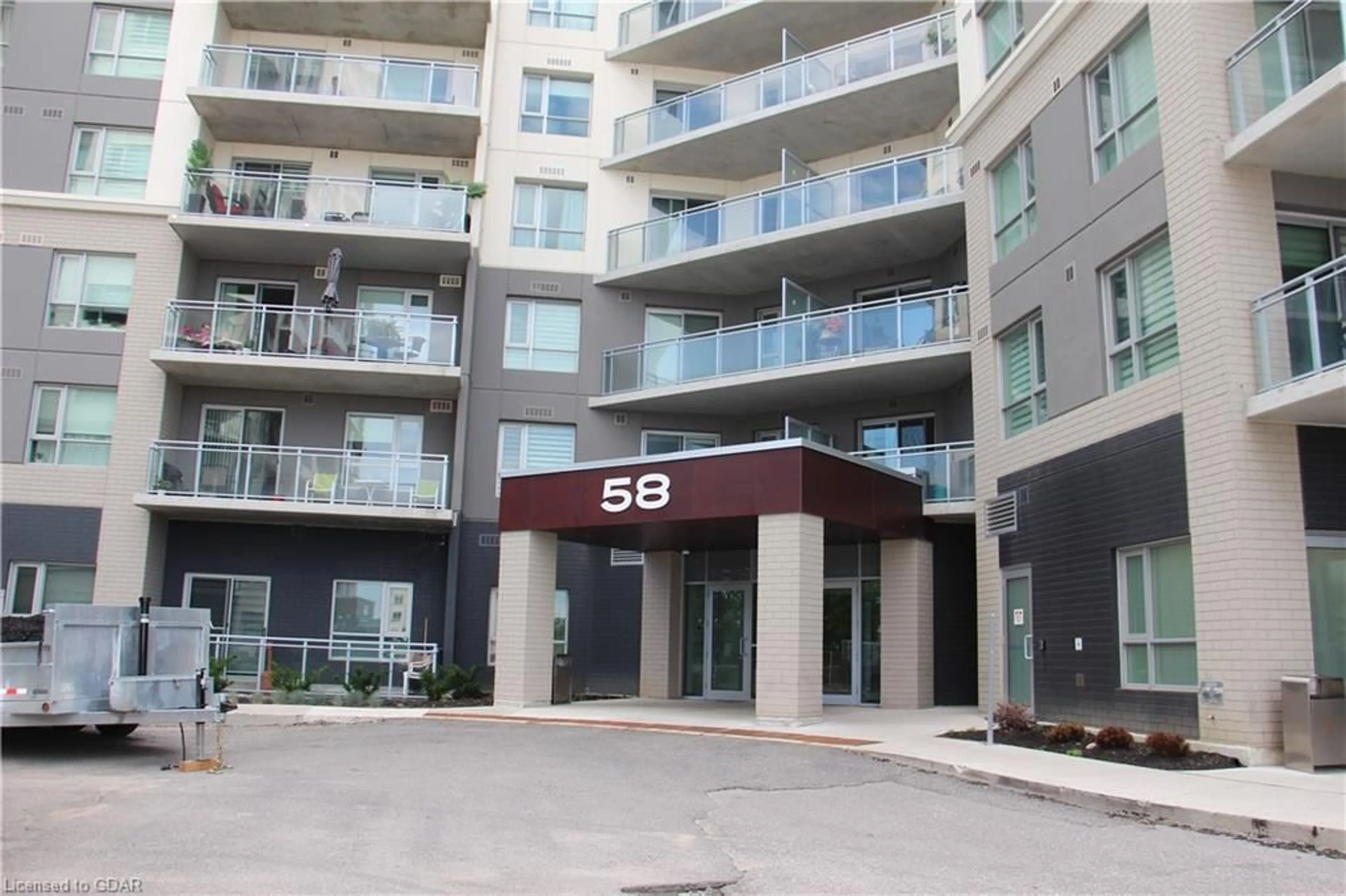 A pic from exterior of the house or condo for 58 Lakeside Terr #201, Barrie Ontario L4M 0J1