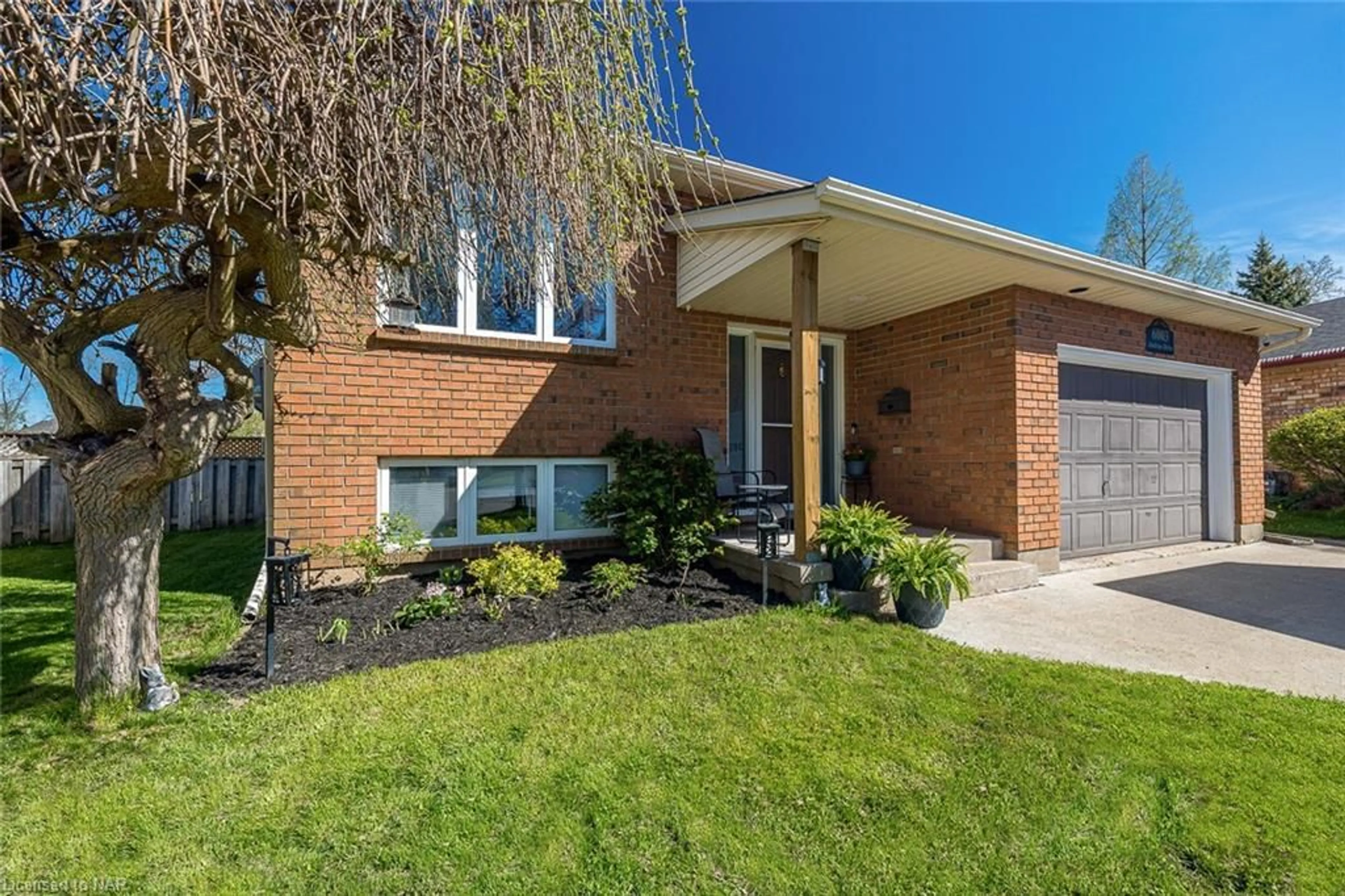 Home with brick exterior material for 6003 Andrea Dr, Niagara Falls Ontario L2H 2Z9