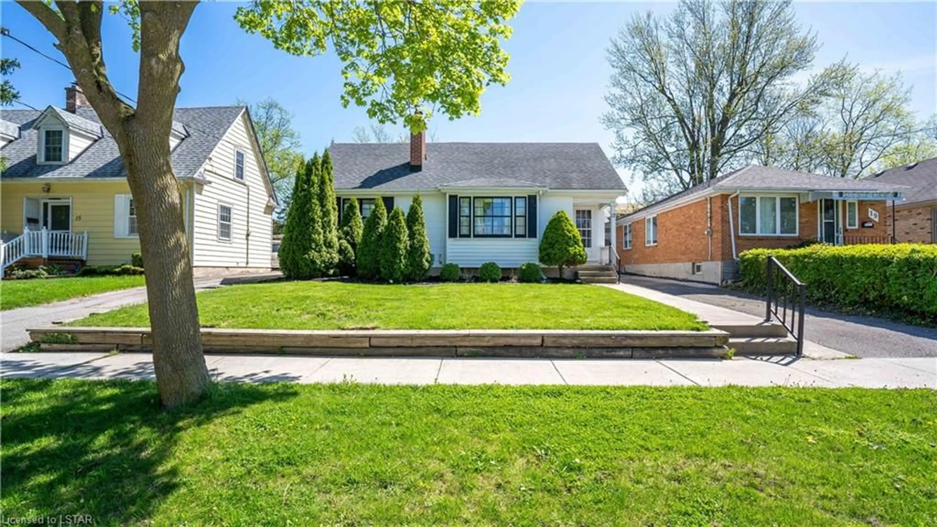 Frontside or backside of a home for 17 Cliftonvale Ave, London Ontario N6J 1J5