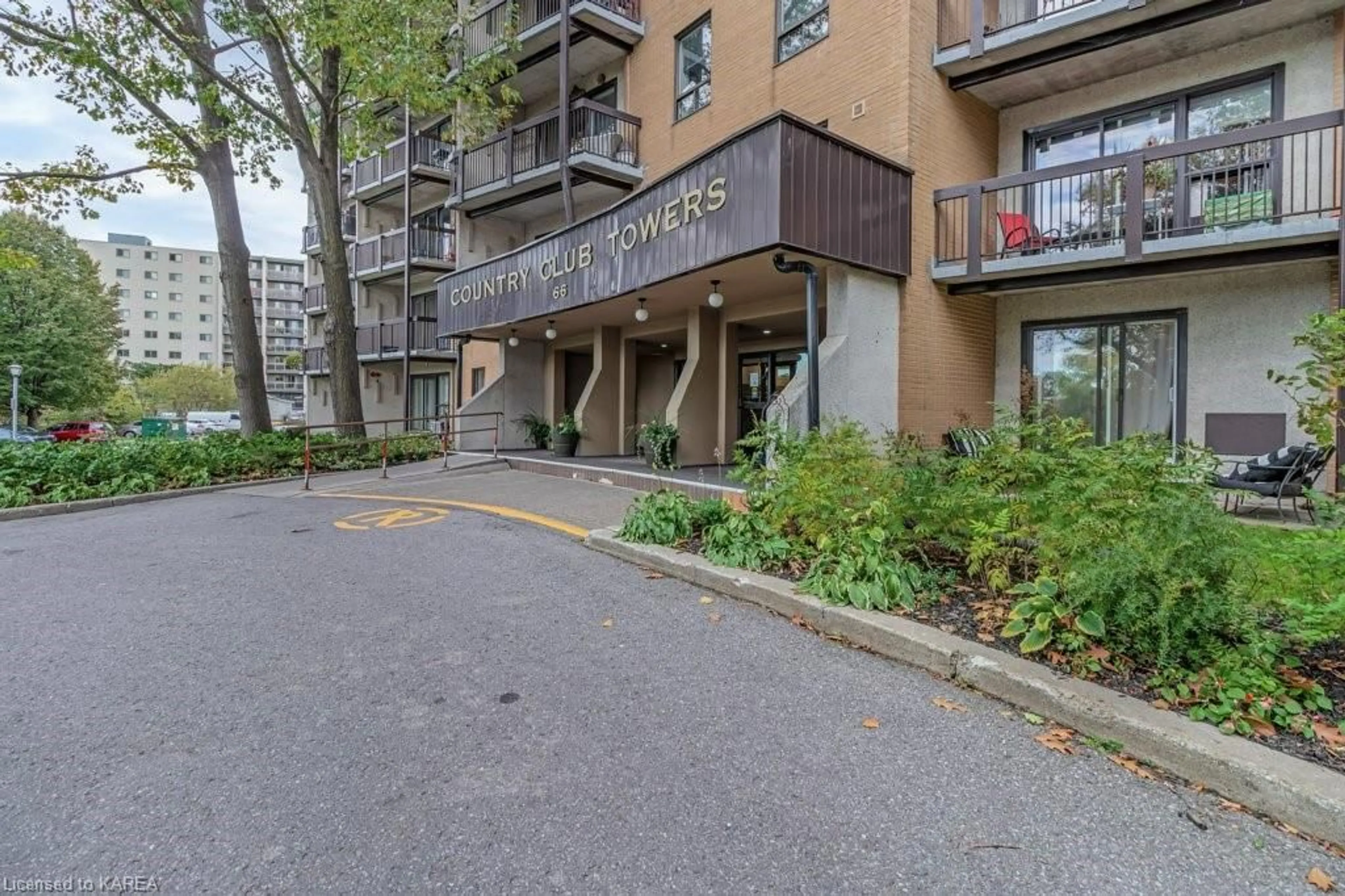 A pic from exterior of the house or condo for 66 Greenview Dr #1011, Kingston Ontario K7M 7C5