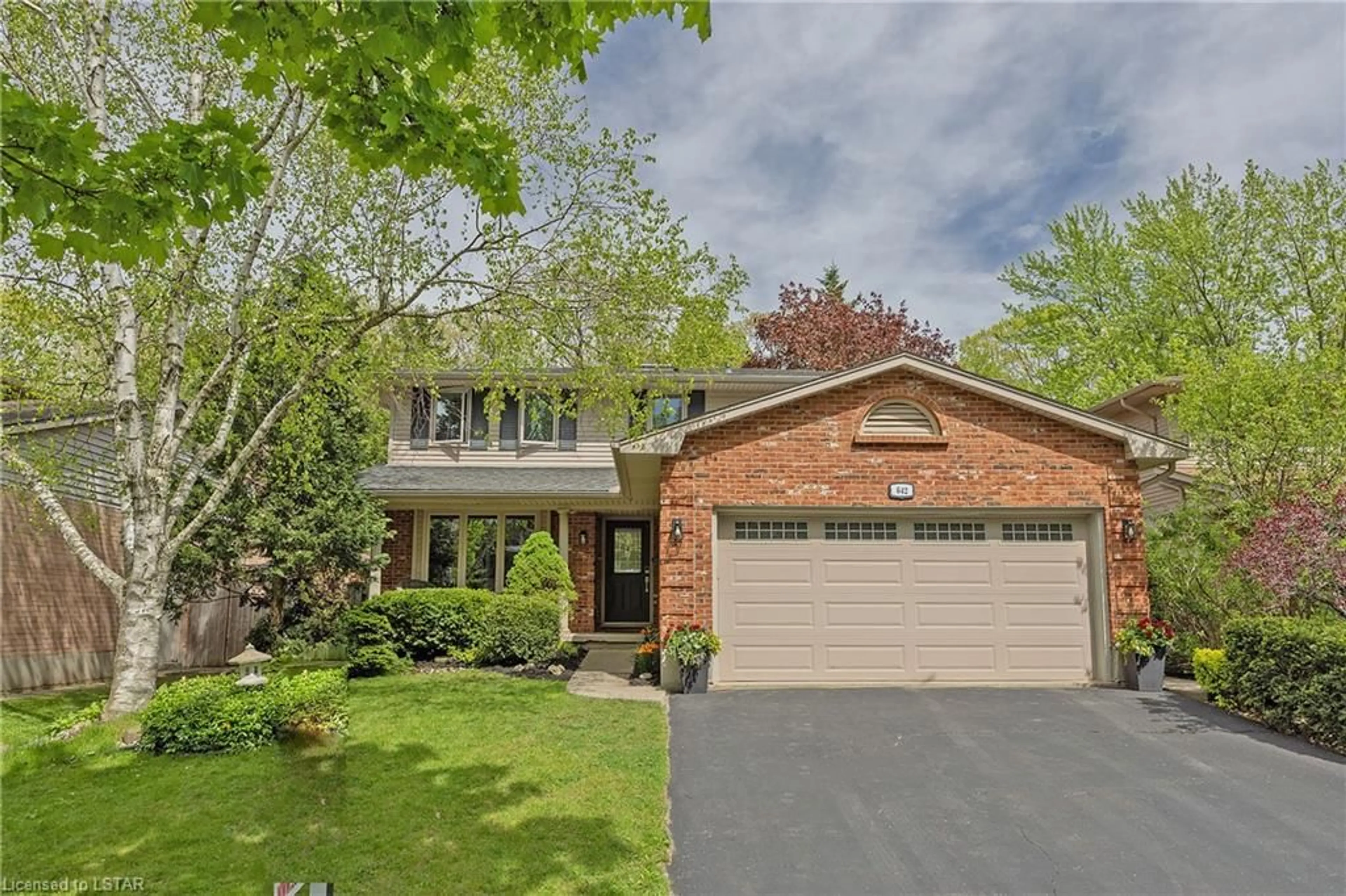 Home with brick exterior material for 642 Grand View Ave, London Ontario N6K 3G8