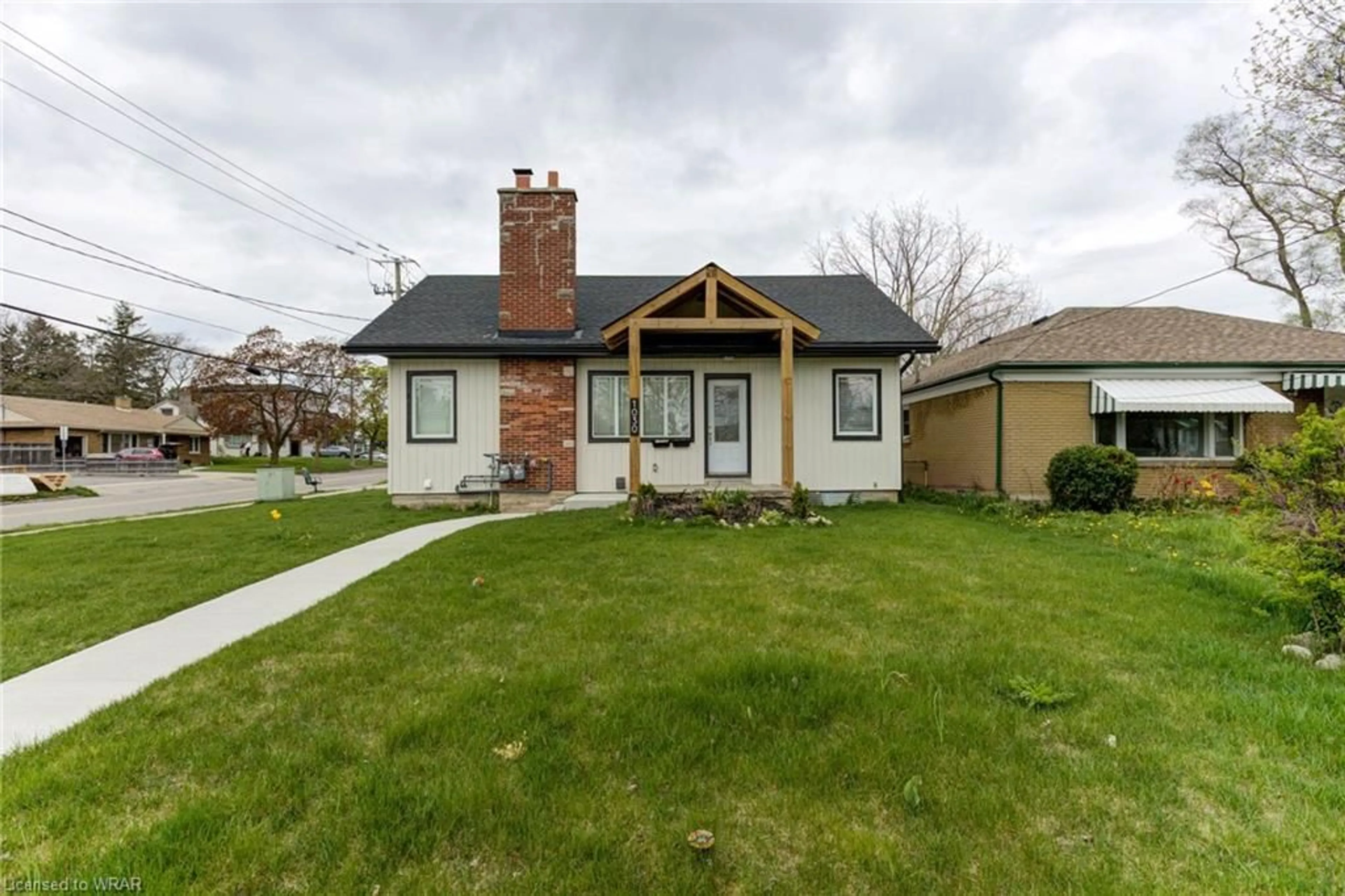 Frontside or backside of a home for 1030 Queens Blvd, Kitchener Ontario N2M 1B7