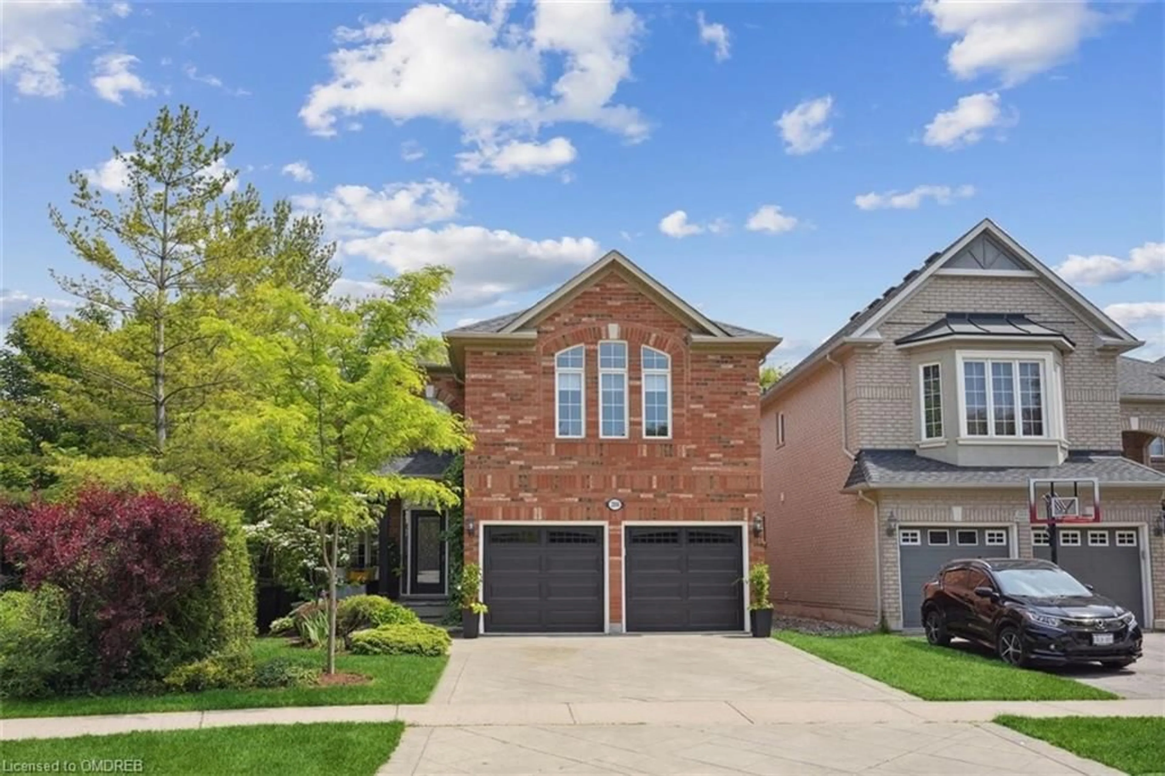 Home with brick exterior material for 2108 Woodgate Dr, Oakville Ontario L6M 4E1