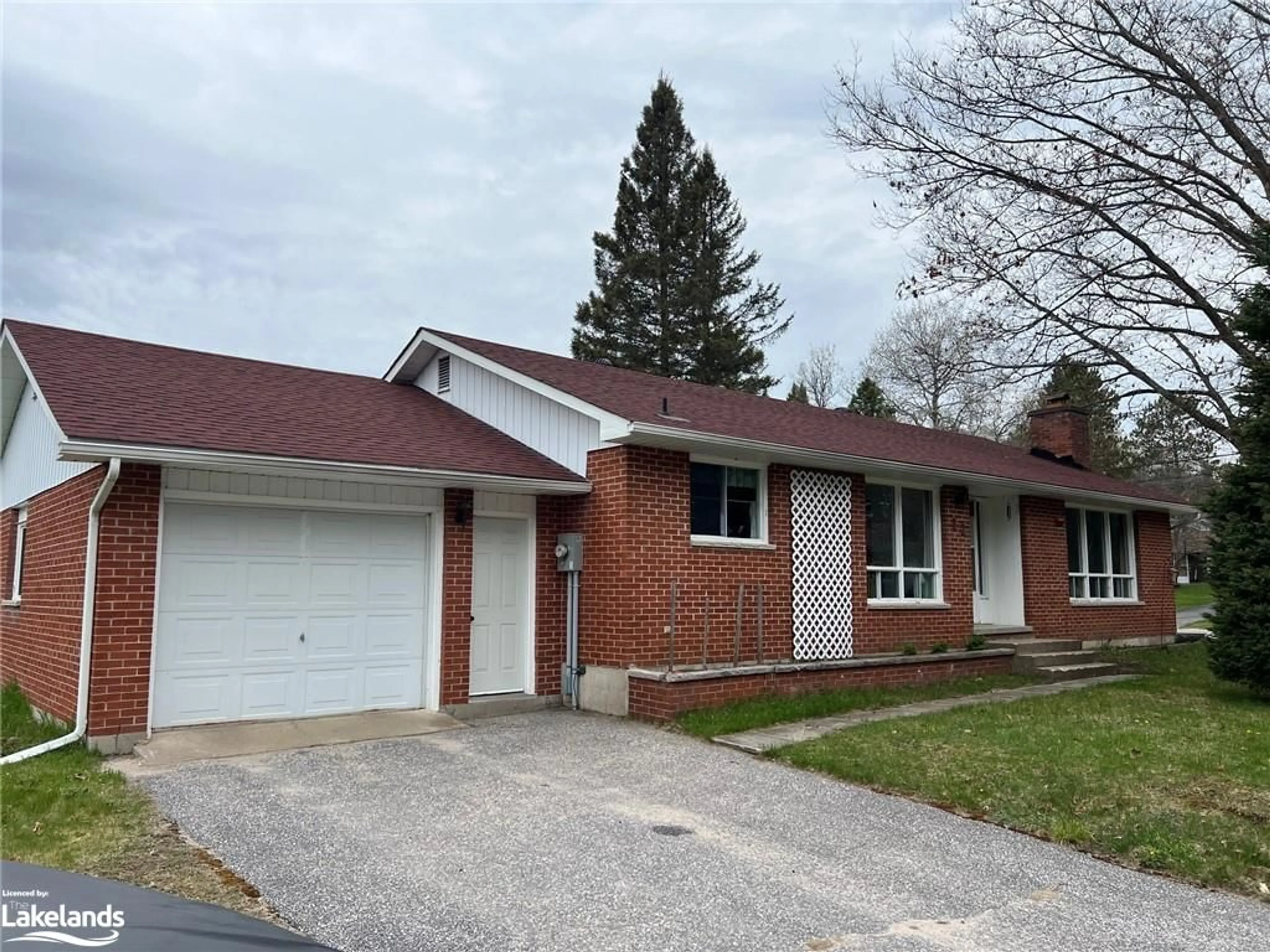 Frontside or backside of a home for 12 Anderson St, Sundridge Ontario P0A 1Z0