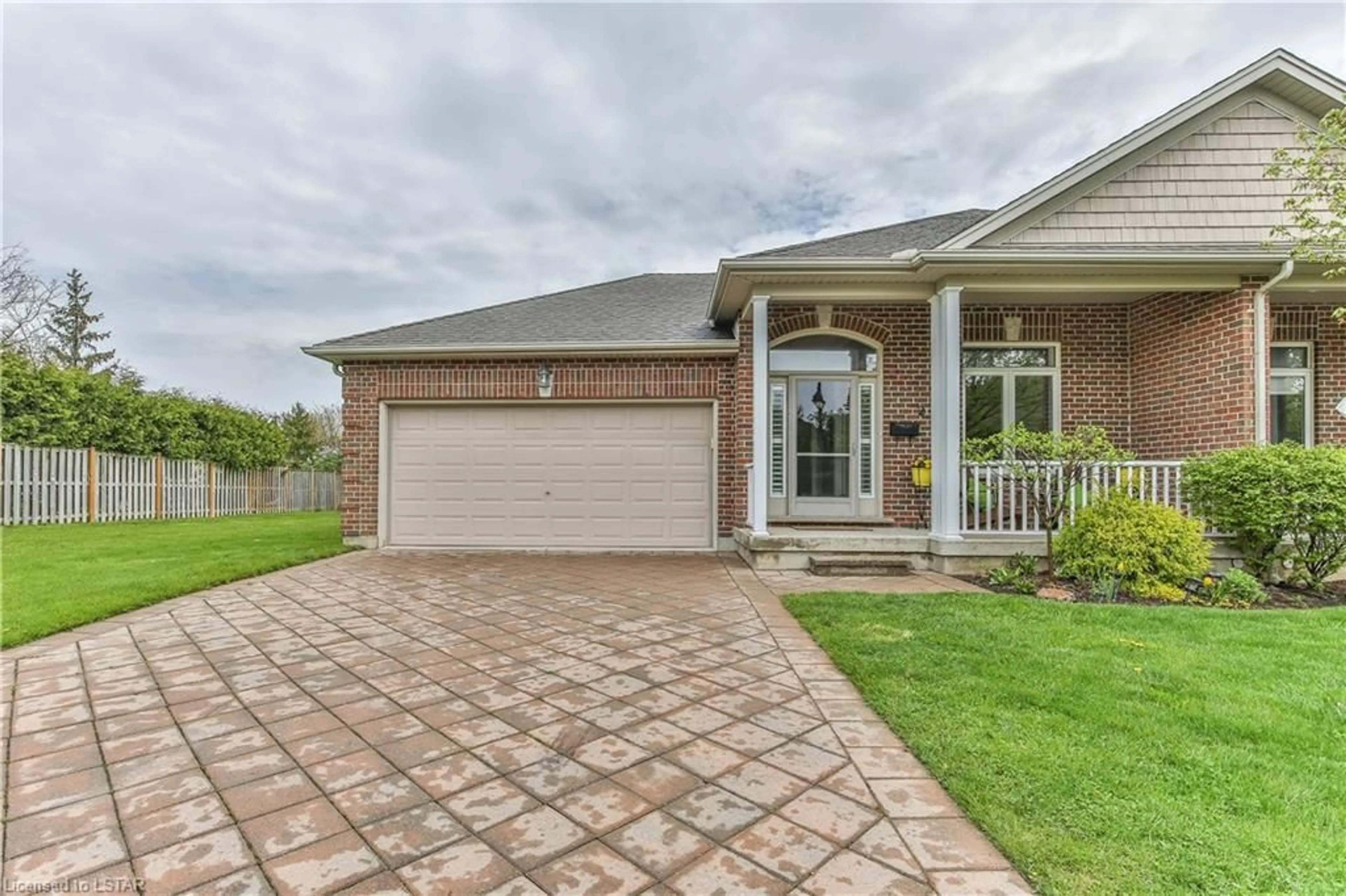 Home with brick exterior material for 886 Cranbrook Rd #2, London Ontario N6K 4Y8
