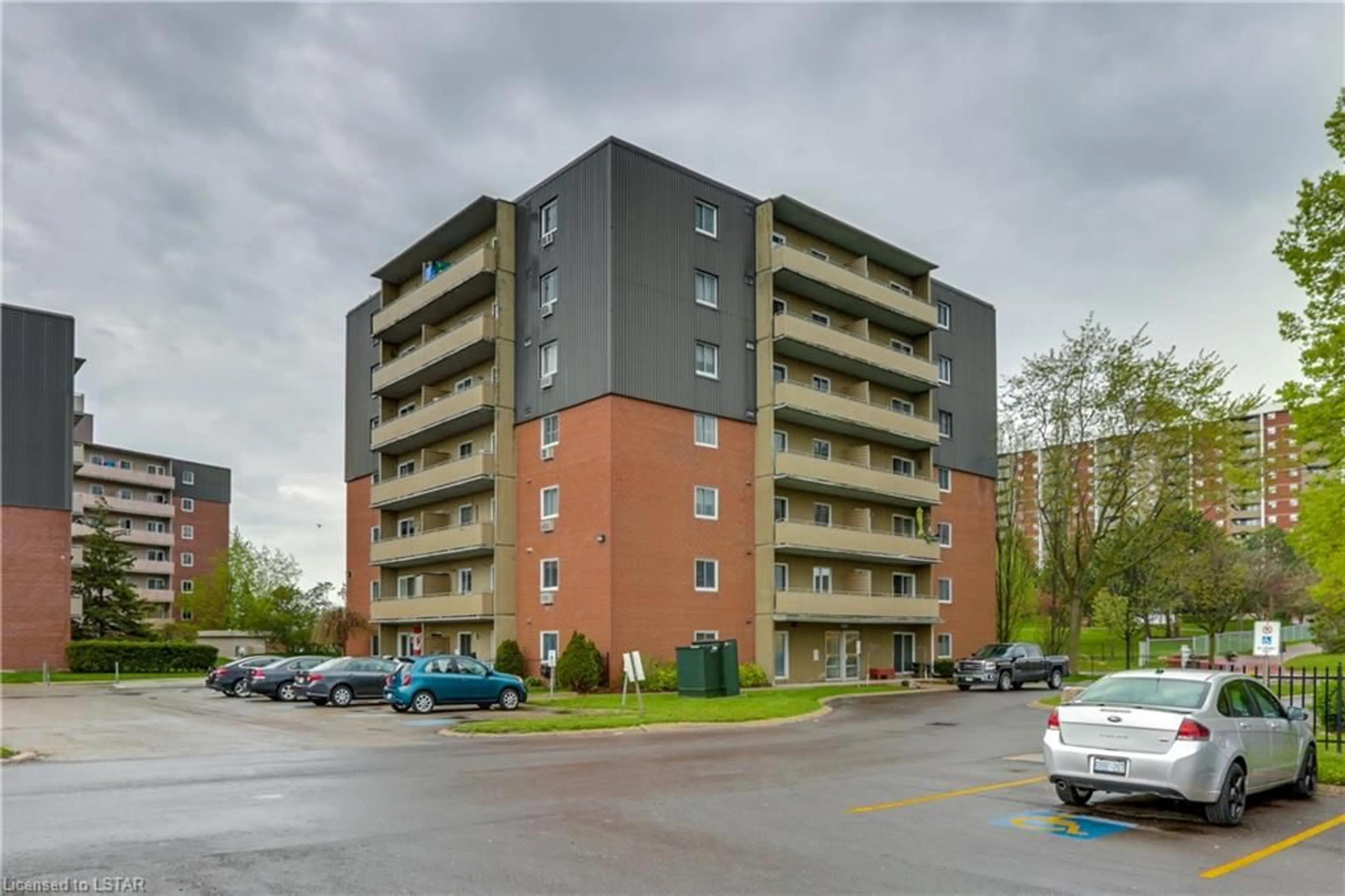 A pic from exterior of the house or condo for 1102 Jalna Blvd #704, London Ontario N6E 1X8