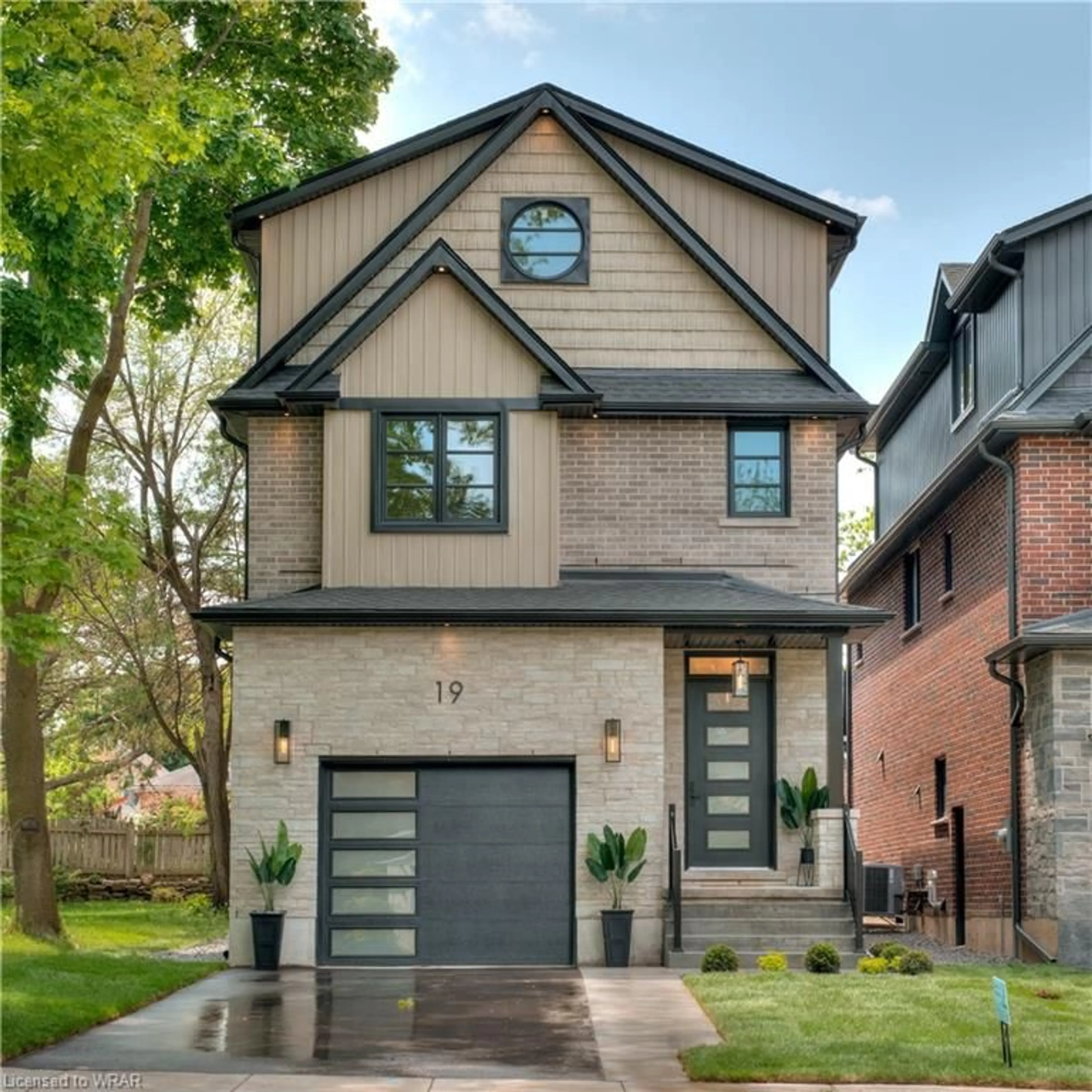 Home with brick exterior material for 19 Avondale Ave, Waterloo Ontario N2L 2B5