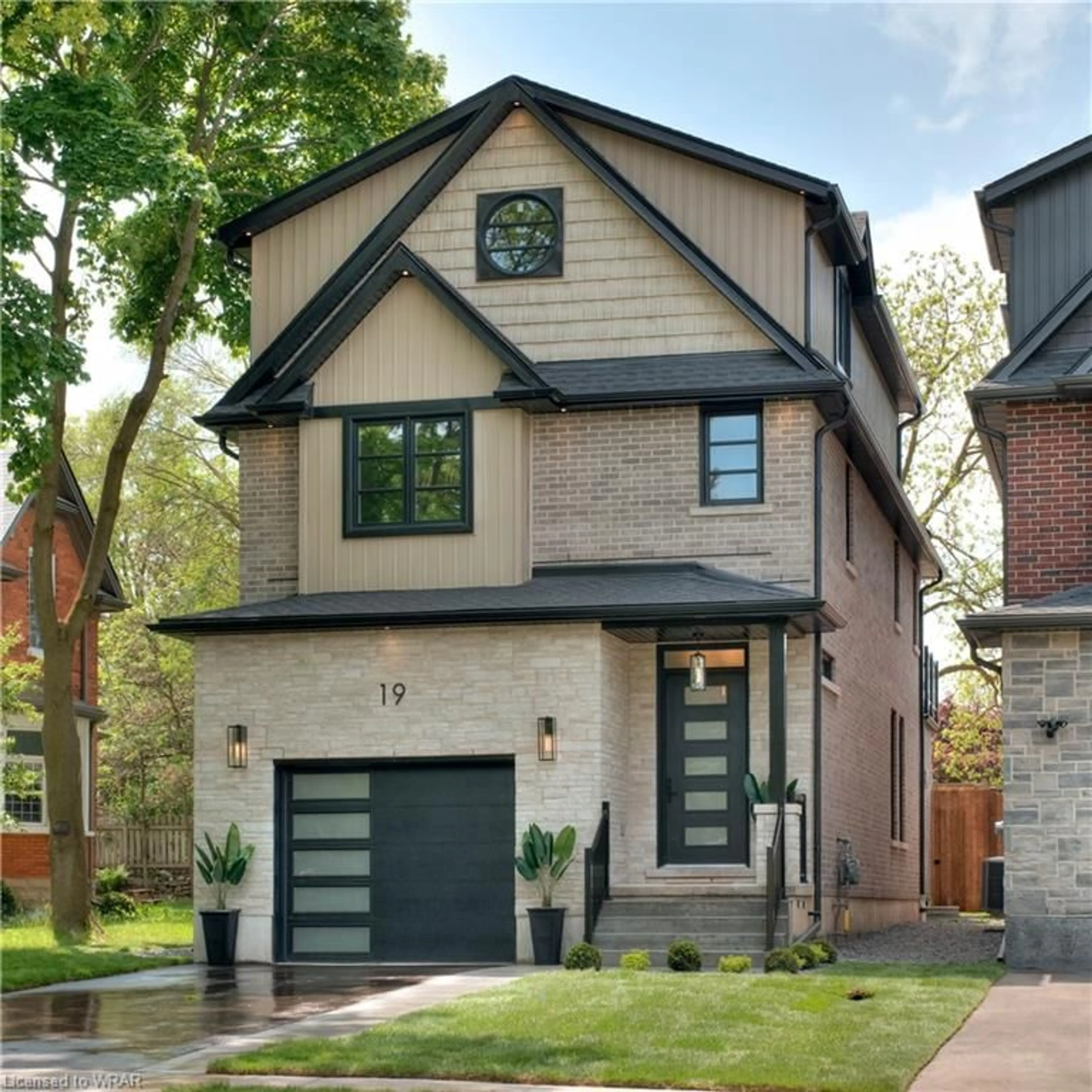 Home with brick exterior material for 19 Avondale Ave, Waterloo Ontario N2L 2B5