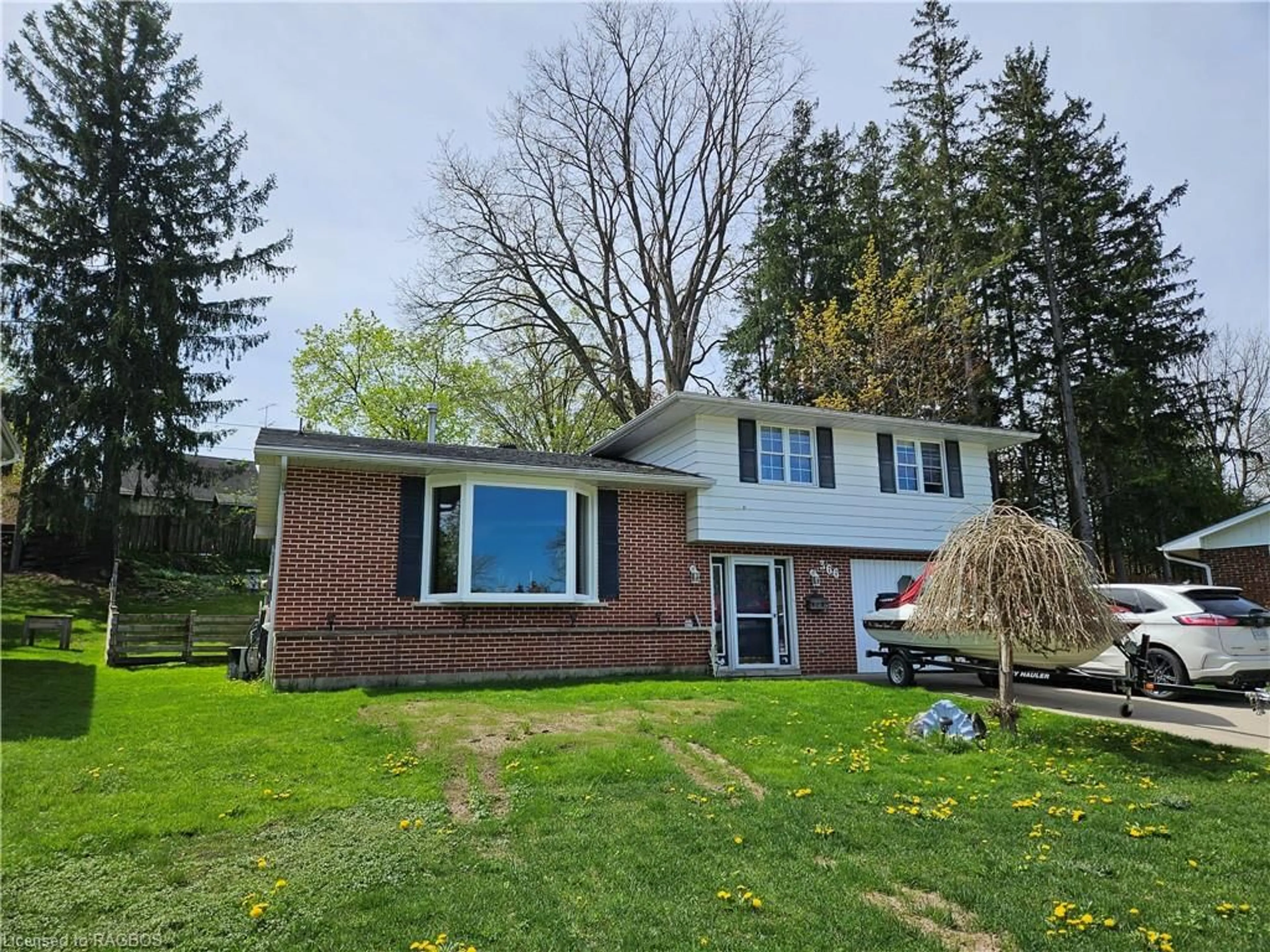 Frontside or backside of a home for 366 4th Ave, Hanover Ontario N4N 2B8