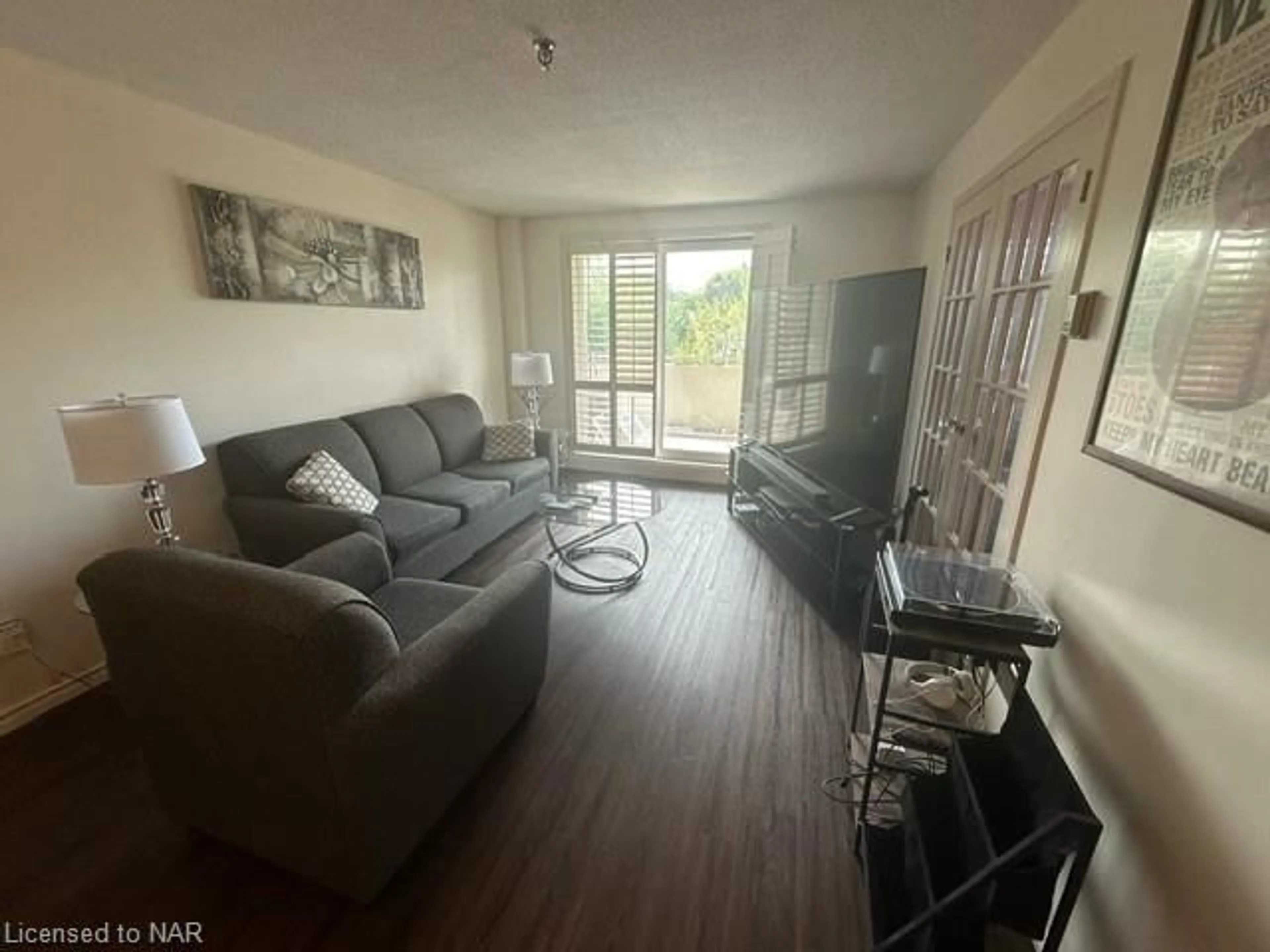A pic of a room for 3955 Portage Rd #406, Niagara Falls Ontario L2J 3W2