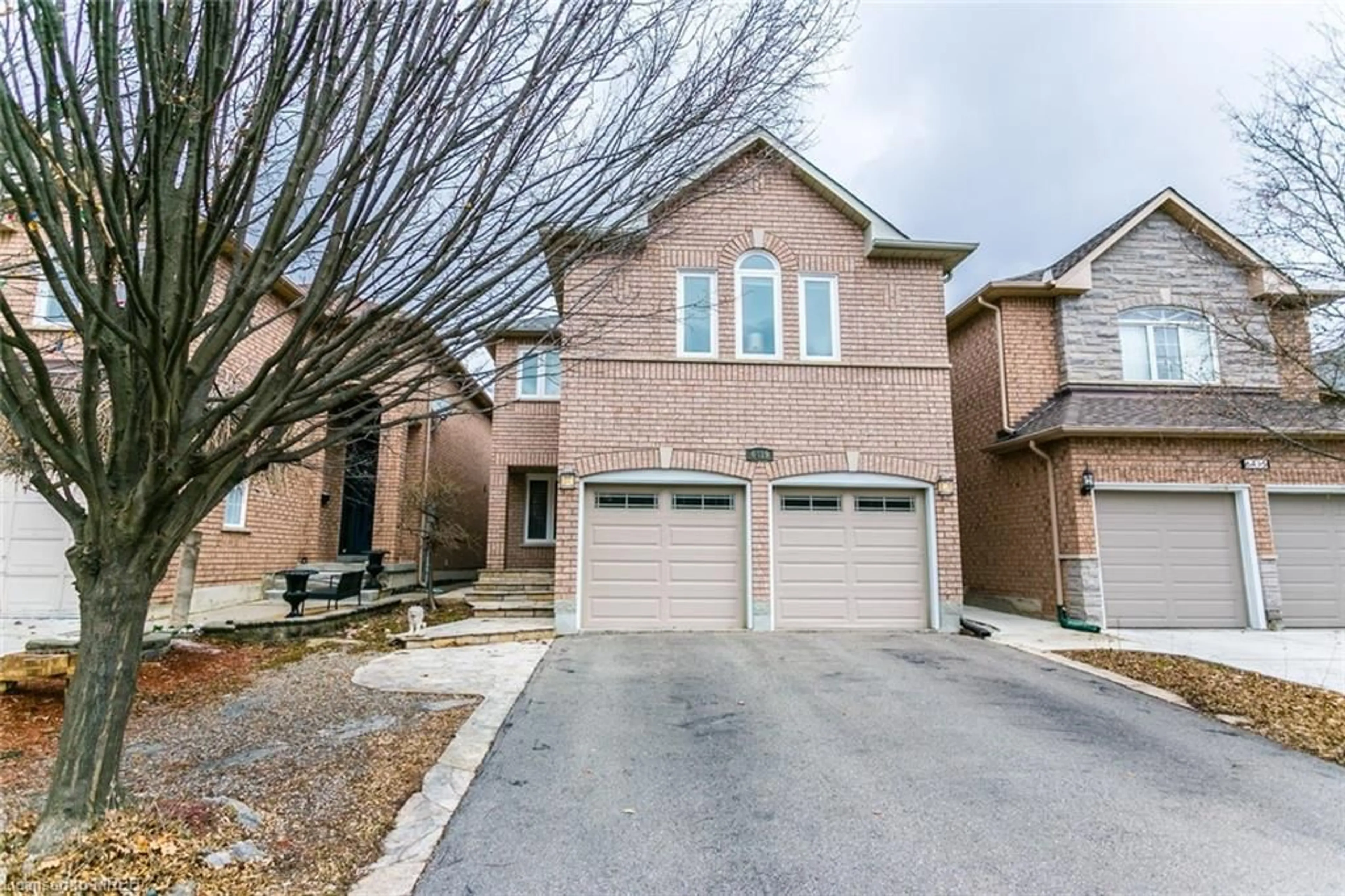 A pic from exterior of the house or condo for 6419 Hampden Woods Rd, Mississauga Ontario L5N 7V3