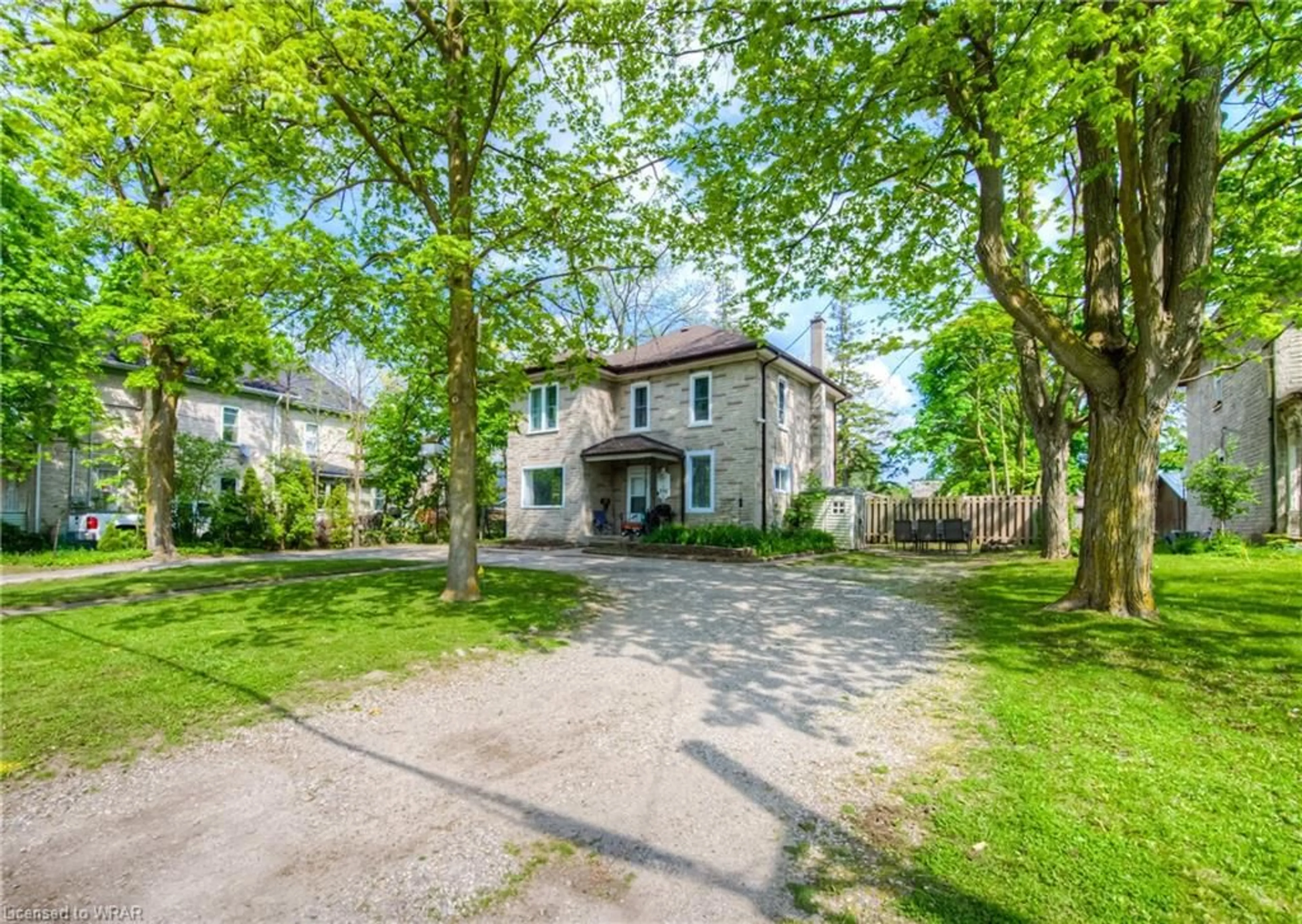 Cottage for 332 Queen St, Cambridge Ontario N3C 1G8