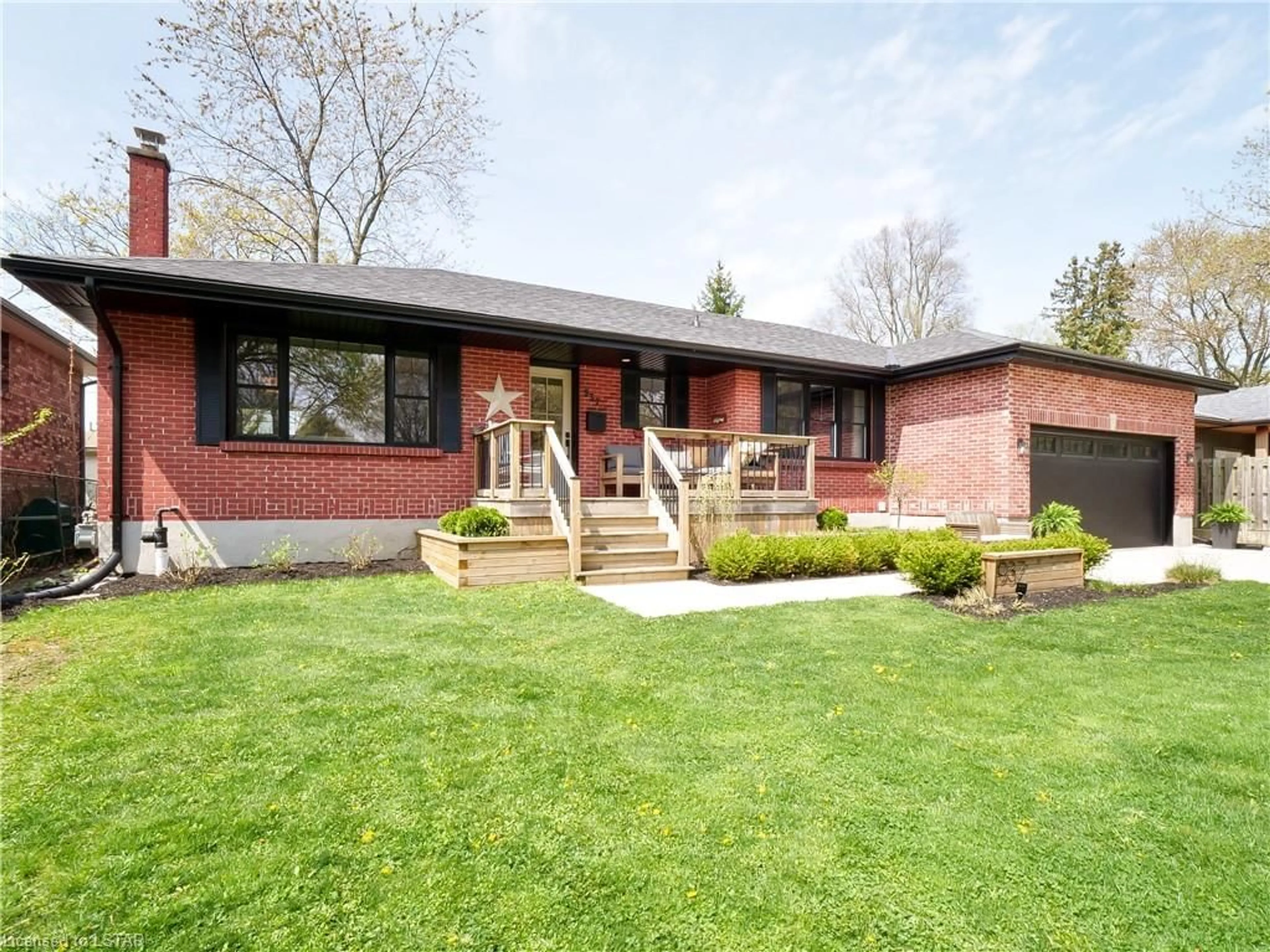 Home with brick exterior material for 937 Glenbanner Rd, London Ontario N6E 1N1