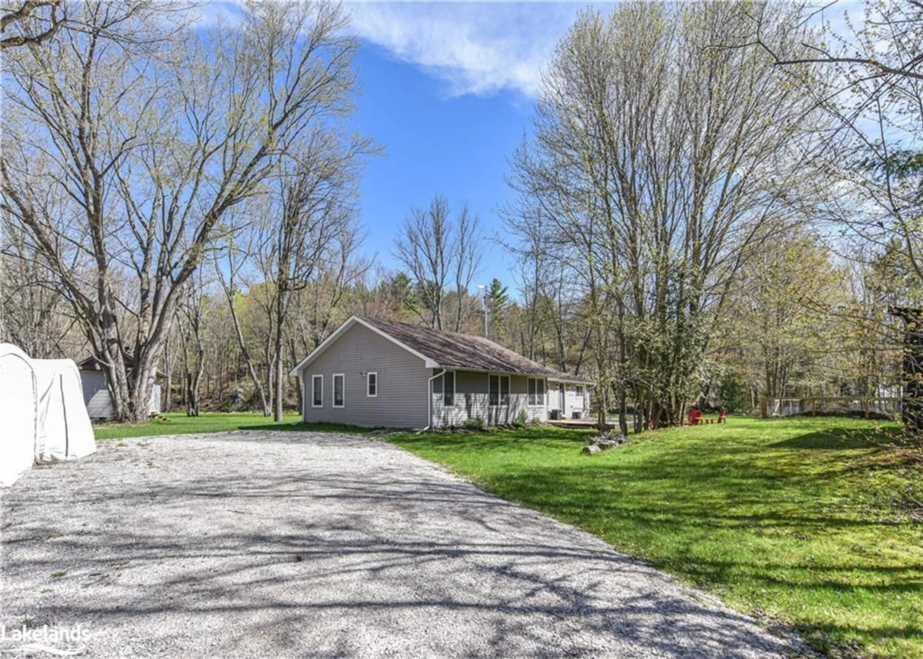 Frontside or backside of a home for 333 Black River Rd, Washago Ontario L0K 2B0