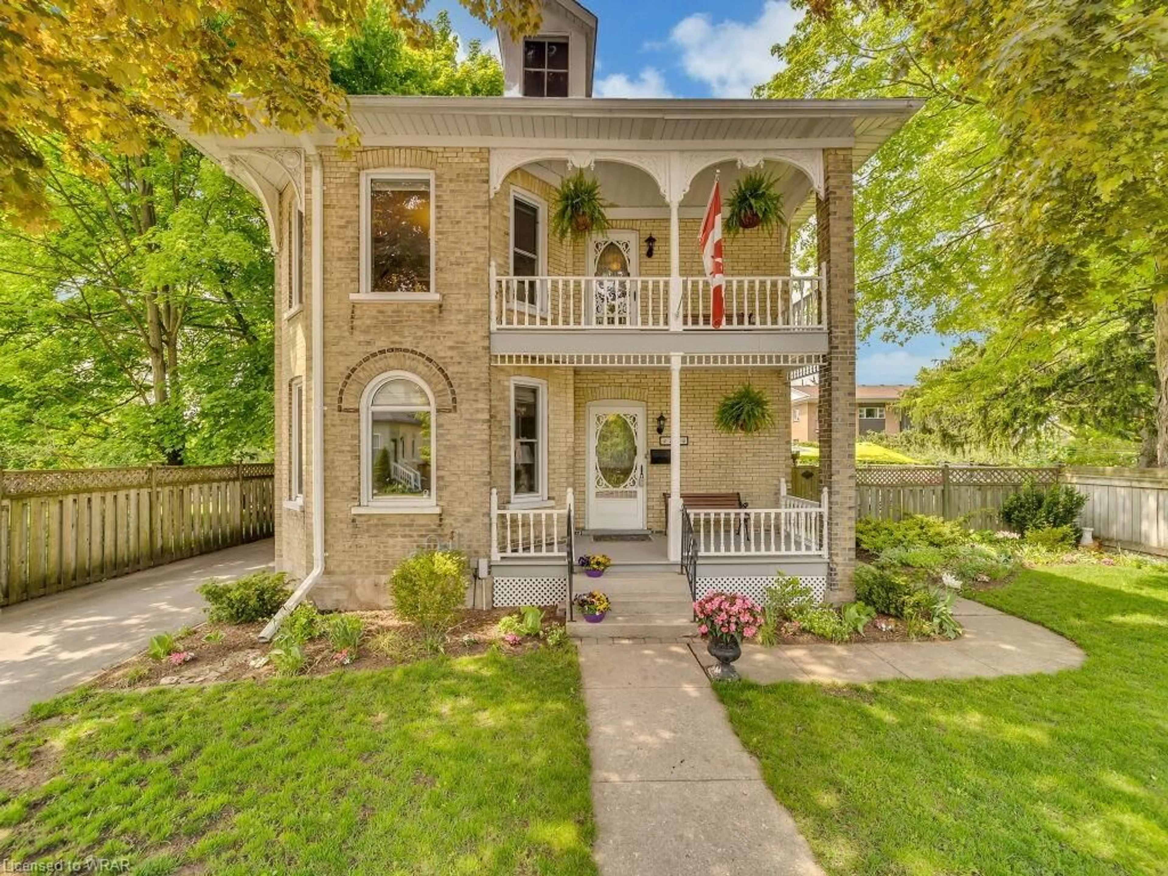 Frontside or backside of a home for 226 Dover St, Cambridge Ontario N3H 1L4