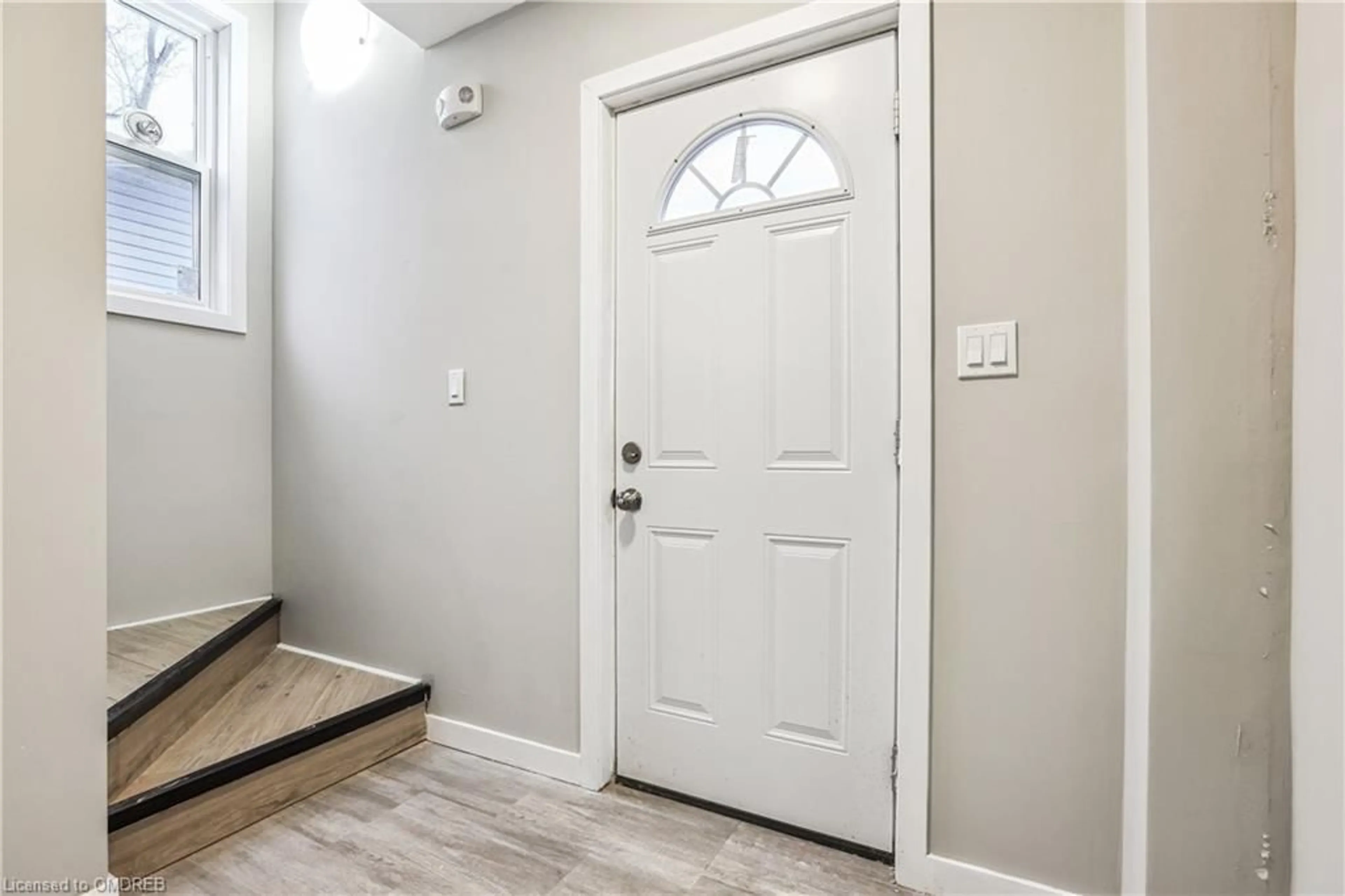 Indoor entryway for 21 Philip St, St. Catharines Ontario L2P 2M7