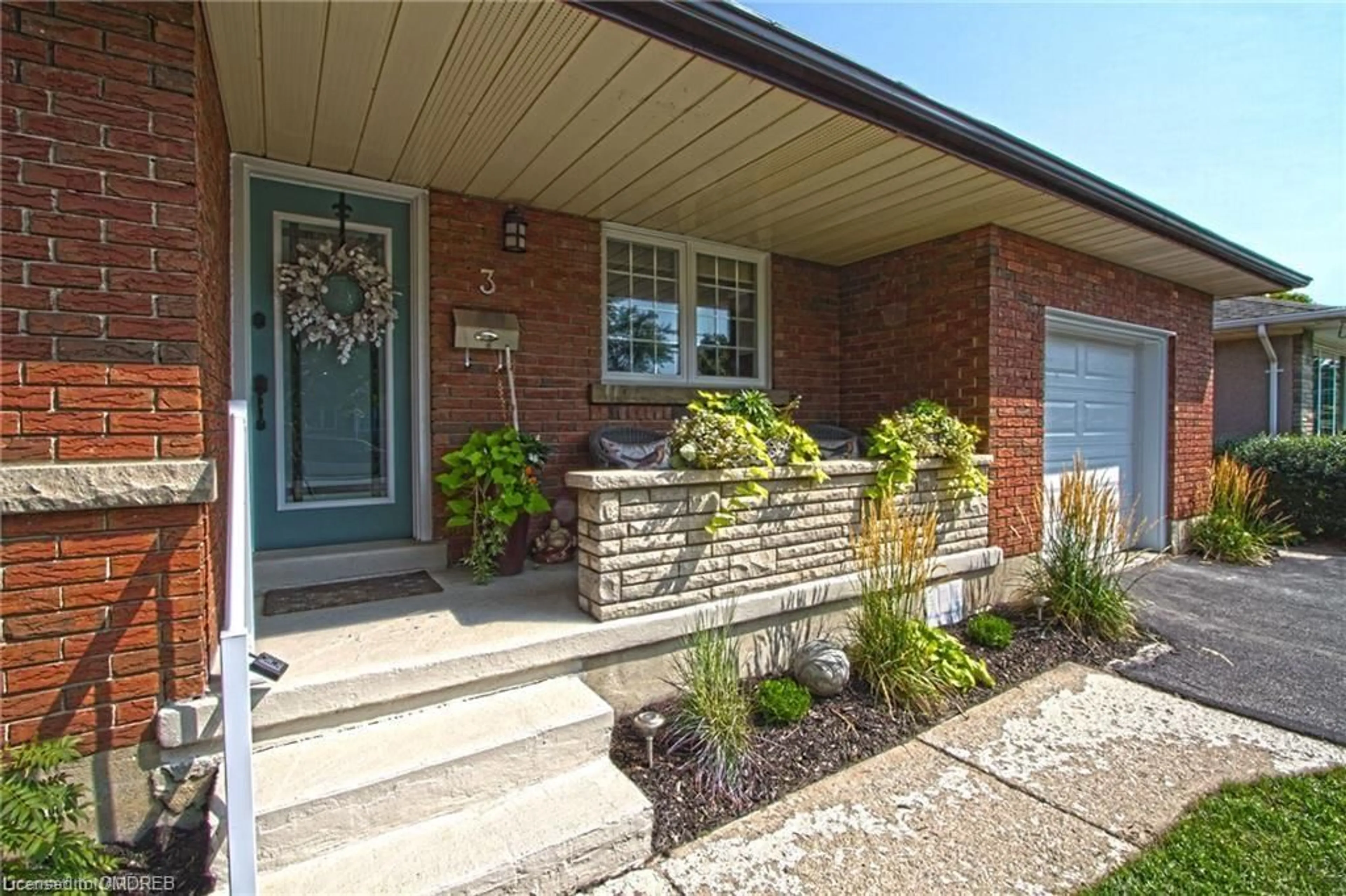 Home with brick exterior material for 3 Dunraven Ave, St. Catharines Ontario L2M 6A6