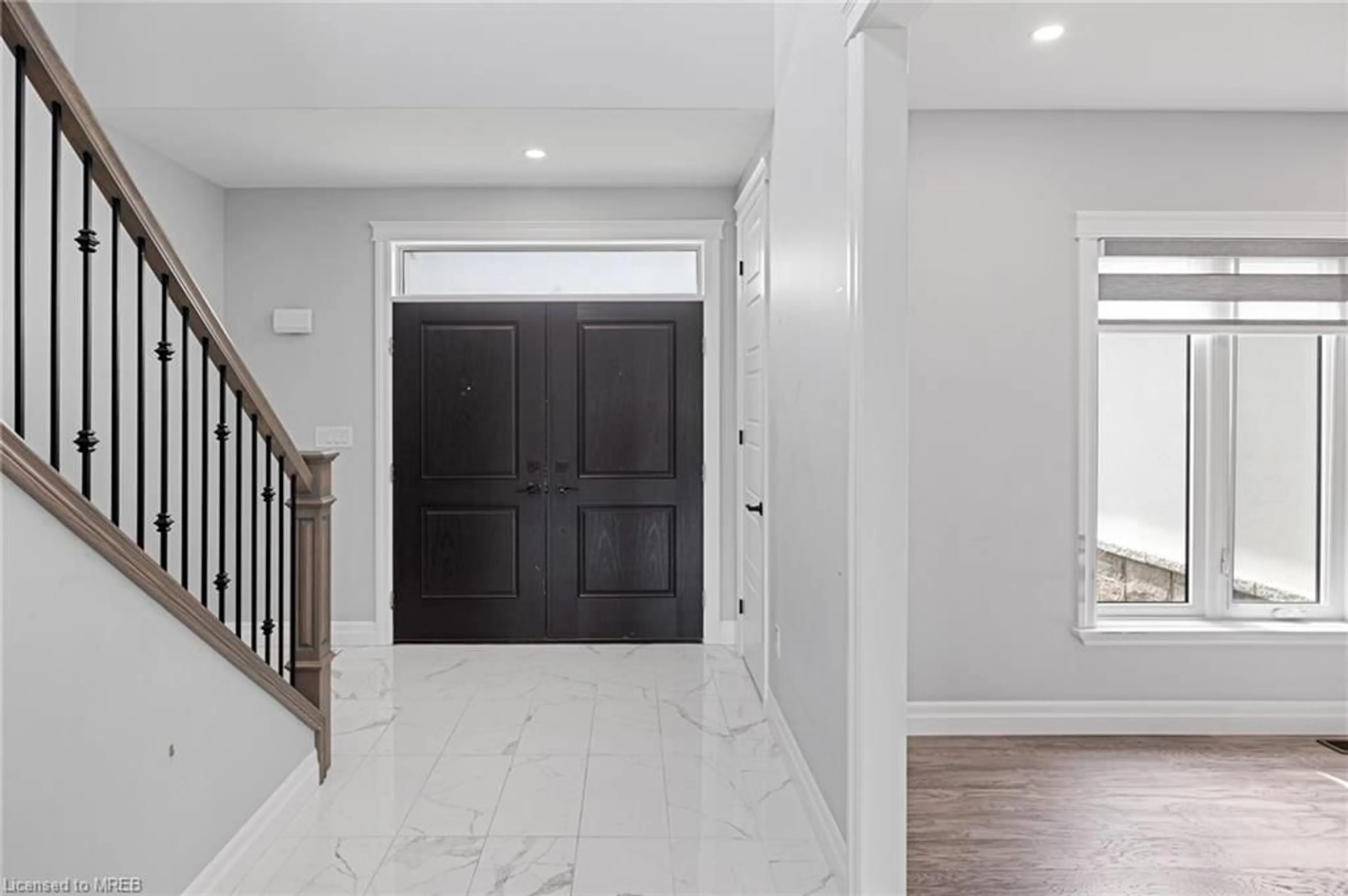 Indoor entryway for 1544 Darfield Rd, Essex Ontario N8S 0A8