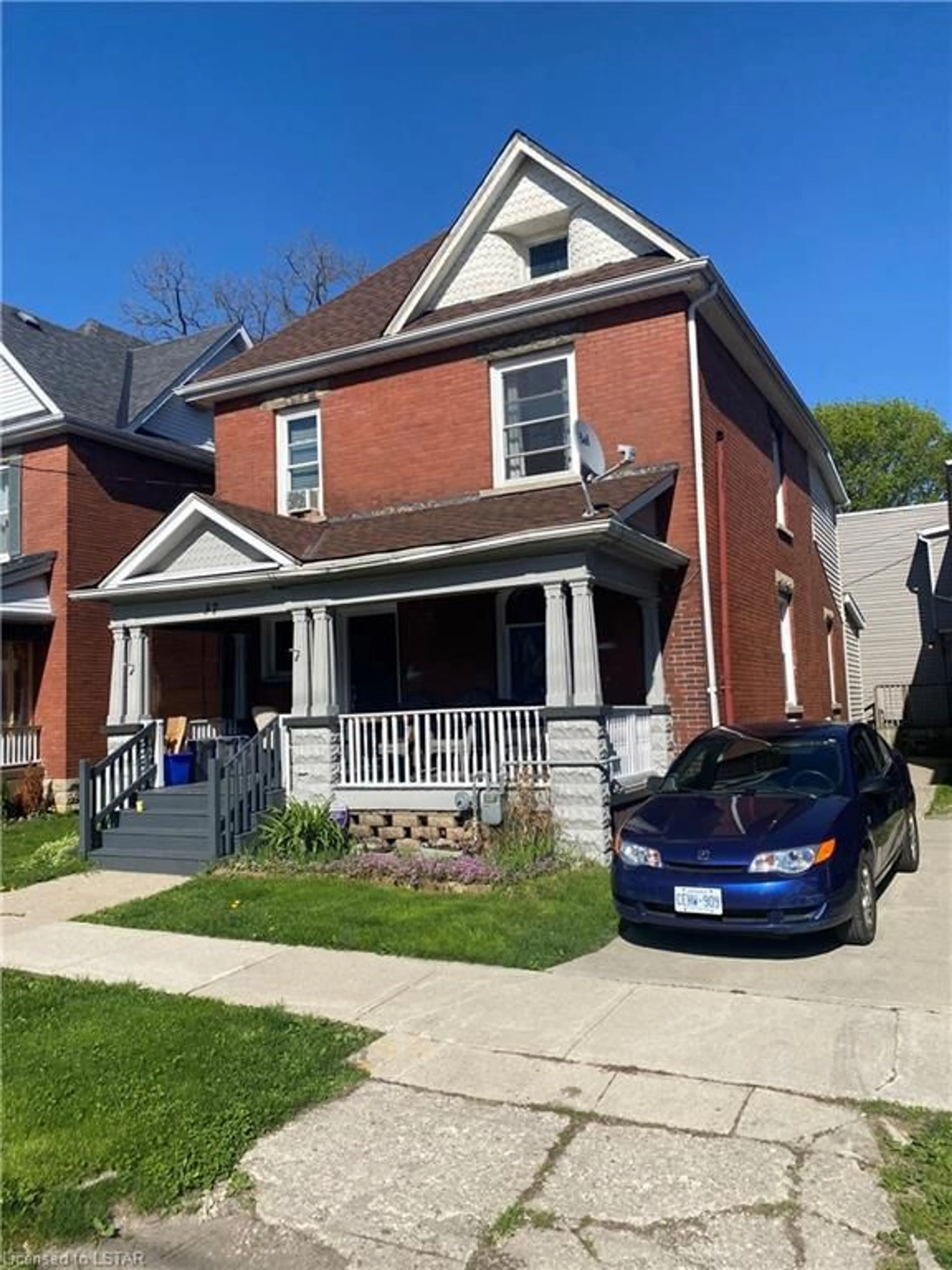 Frontside or backside of a home for 37 Metcalfe St, St. Thomas Ontario N5R 3K1