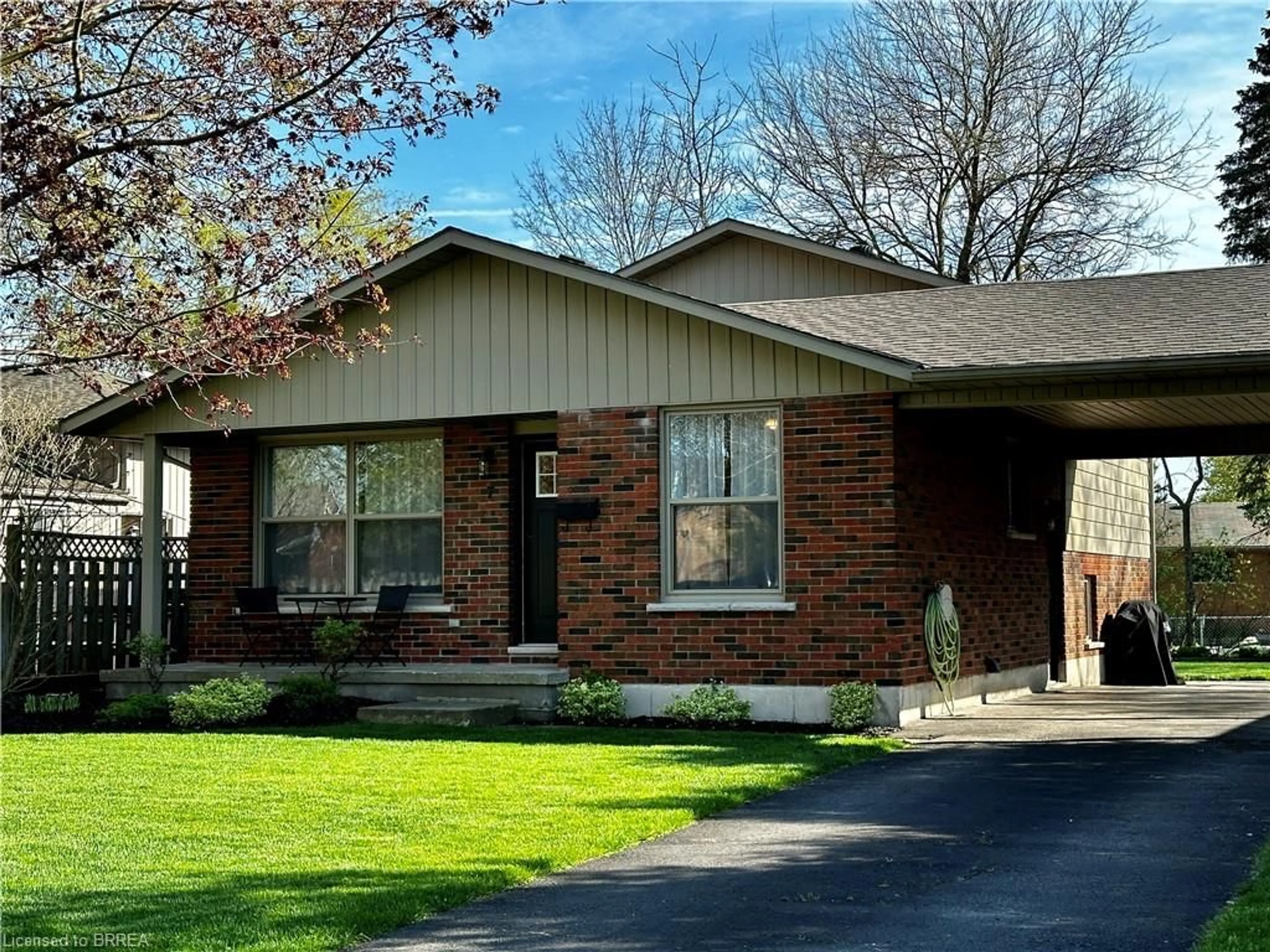 Home with brick exterior material for 7 Alba Ave, Tillsonburg Ontario N4G 4K2