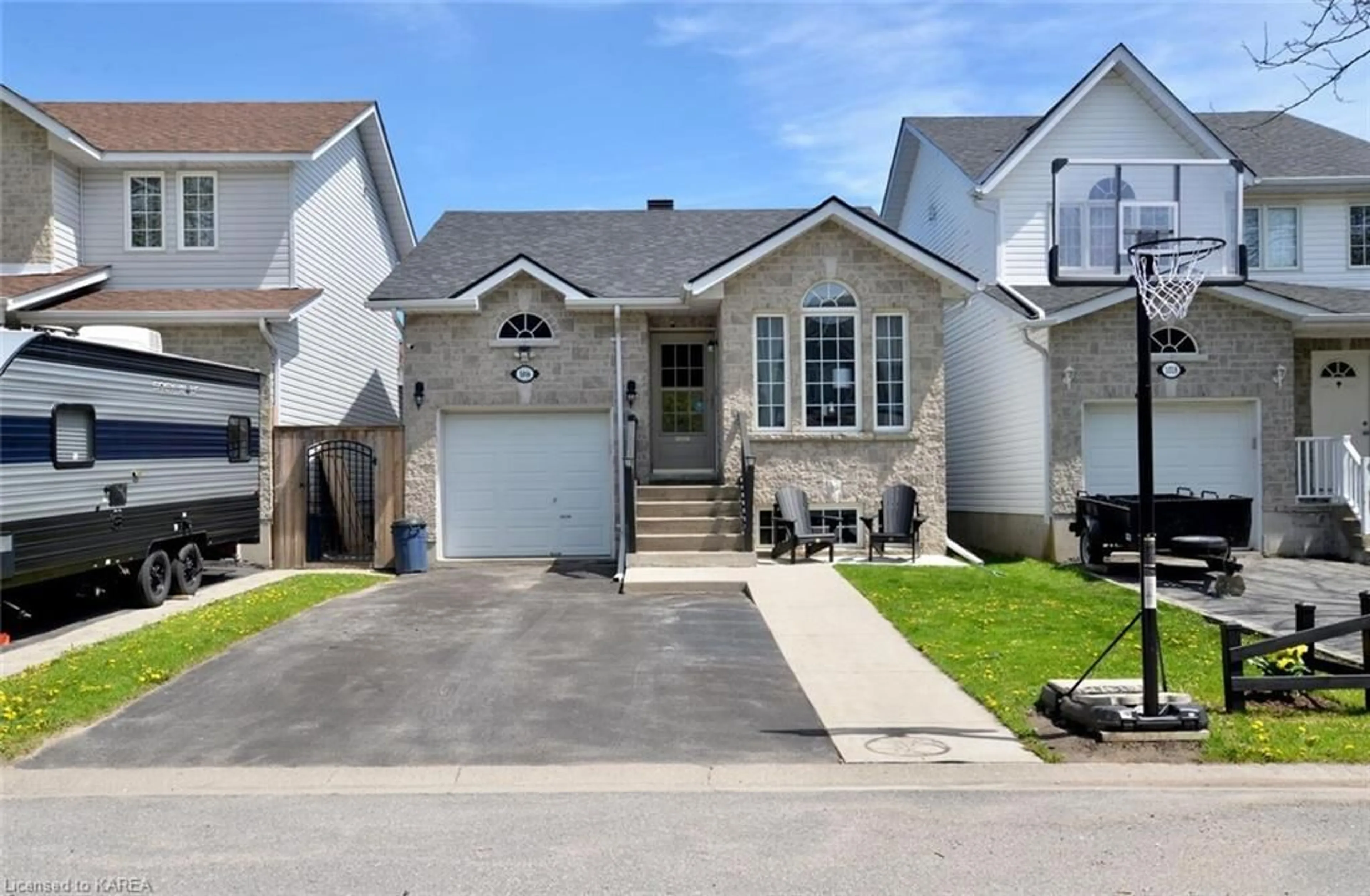Frontside or backside of a home for 1016 Rainbow Cres, Kingston Ontario K7K 7J3