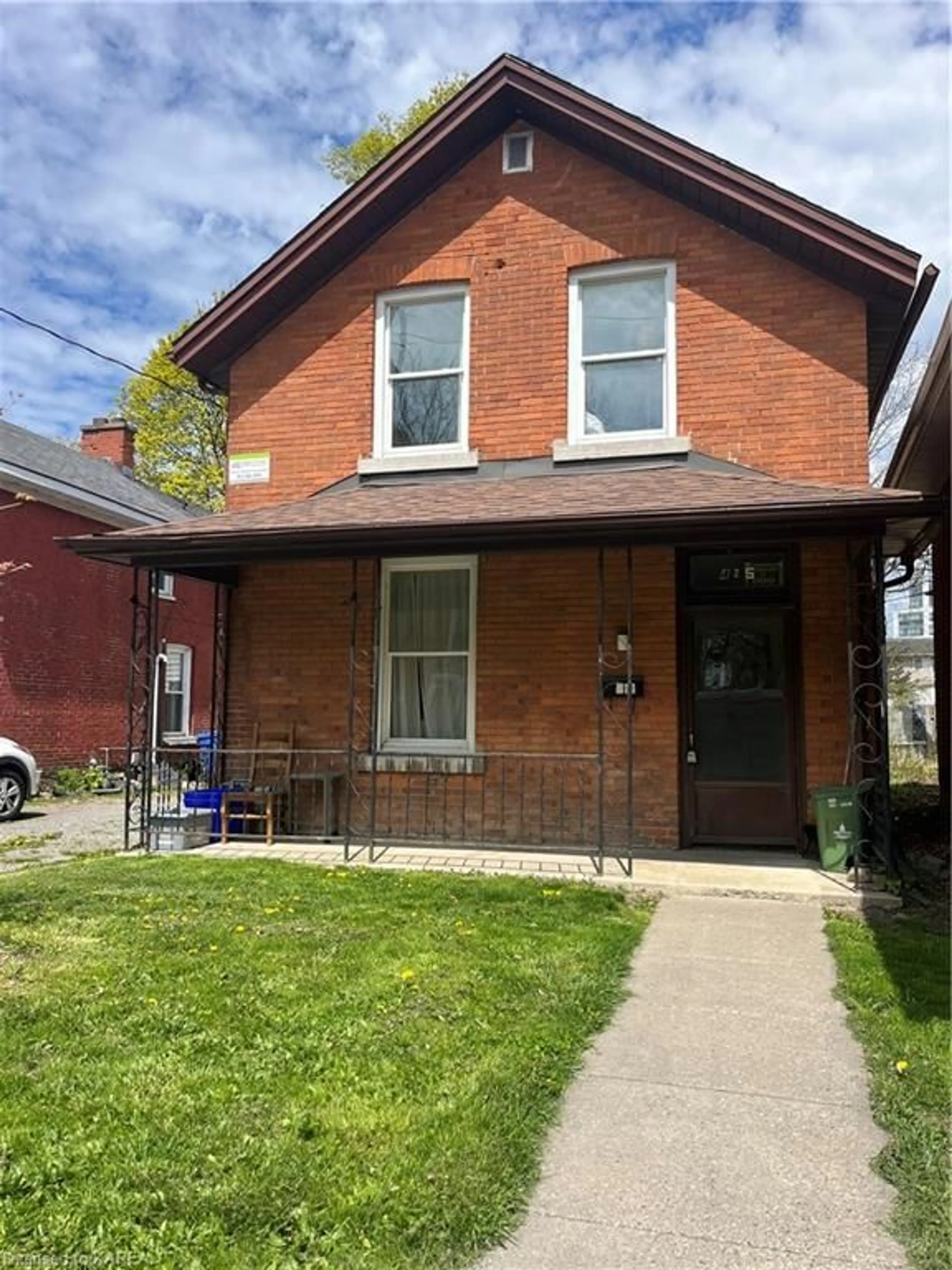 Home with brick exterior material for 425 Brock St, Kingston Ontario K7L 1T5