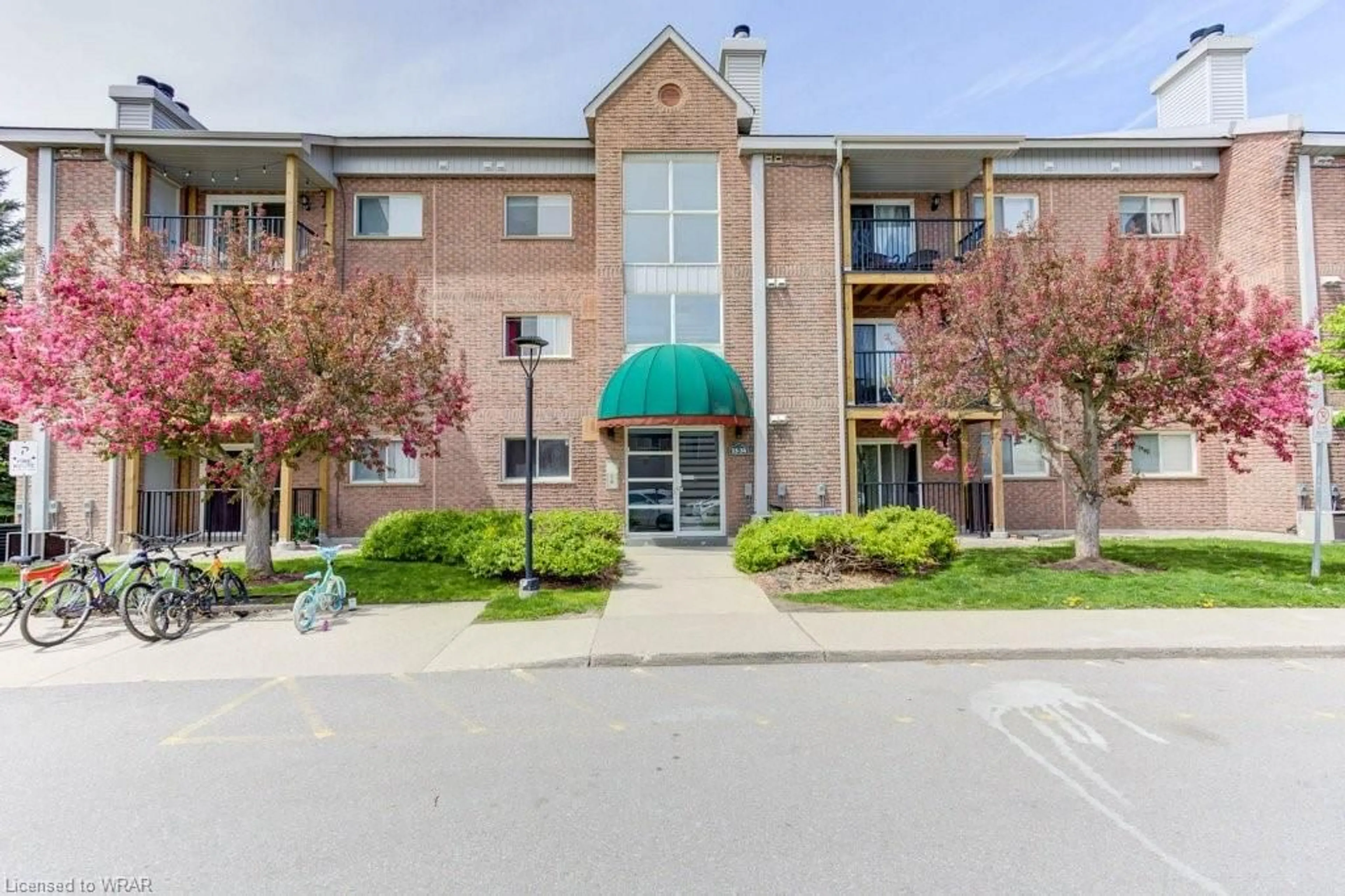 A pic from exterior of the house or condo for 3085 Kingsway Dr #26, Kitchener Ontario N2C 2P1