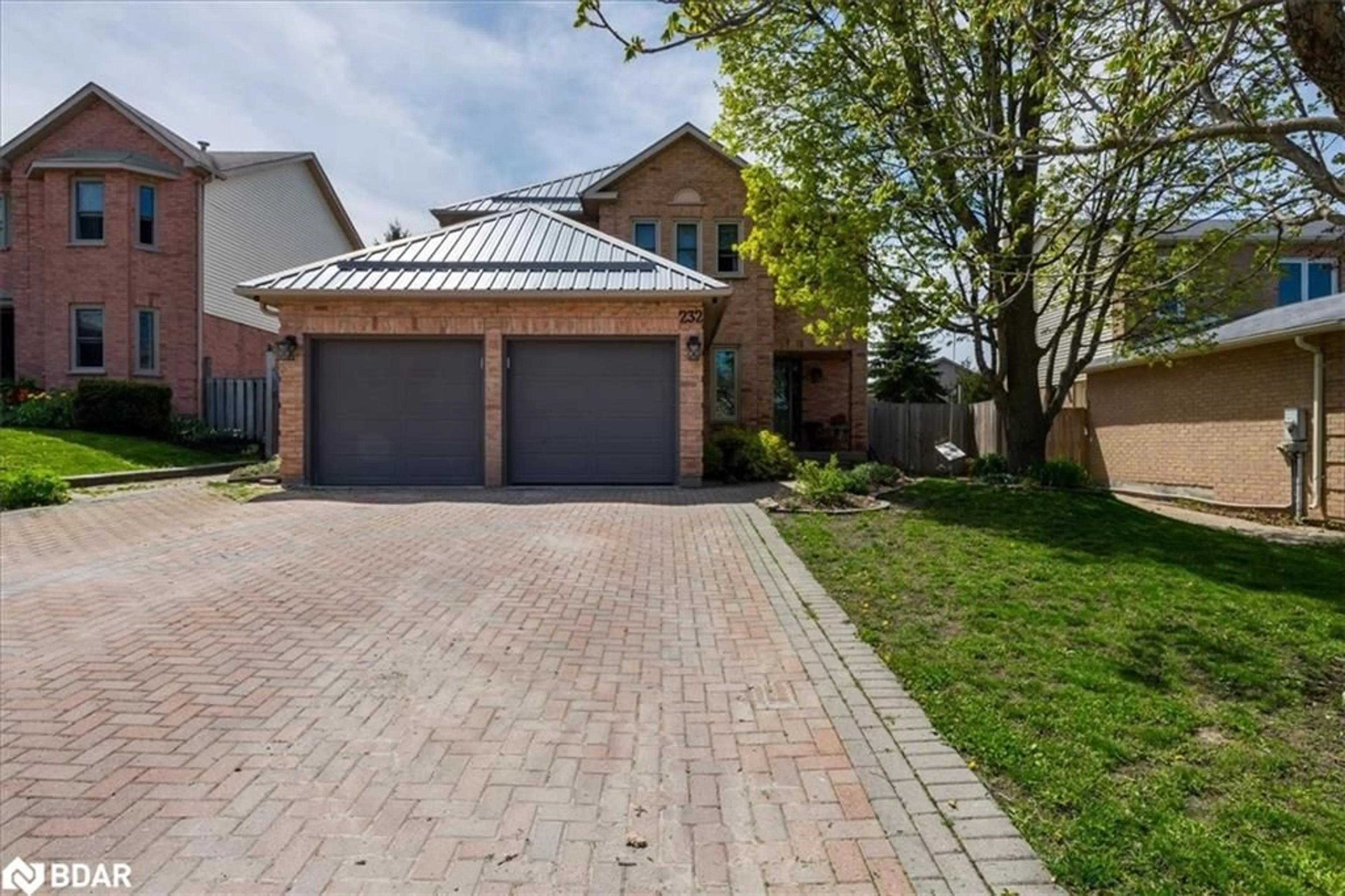 Frontside or backside of a home for 232 Cardinal St, Barrie Ontario L4M 6G9
