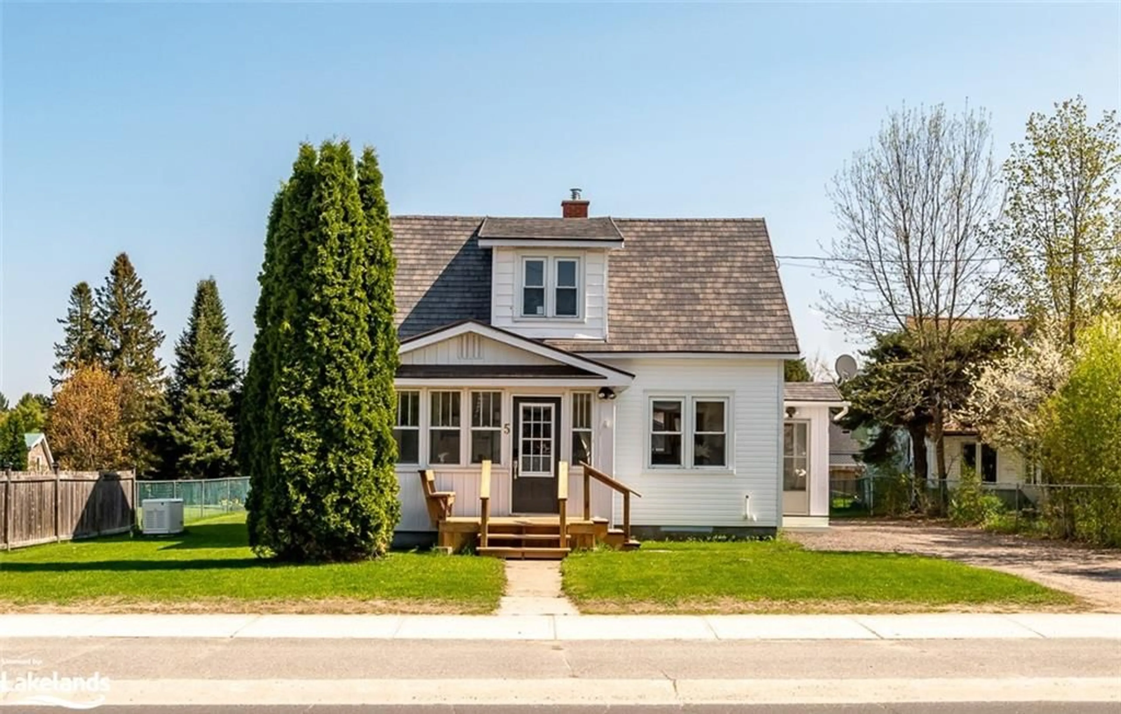 Cottage for 5 Main St, Sundridge Ontario P0A 1Z0