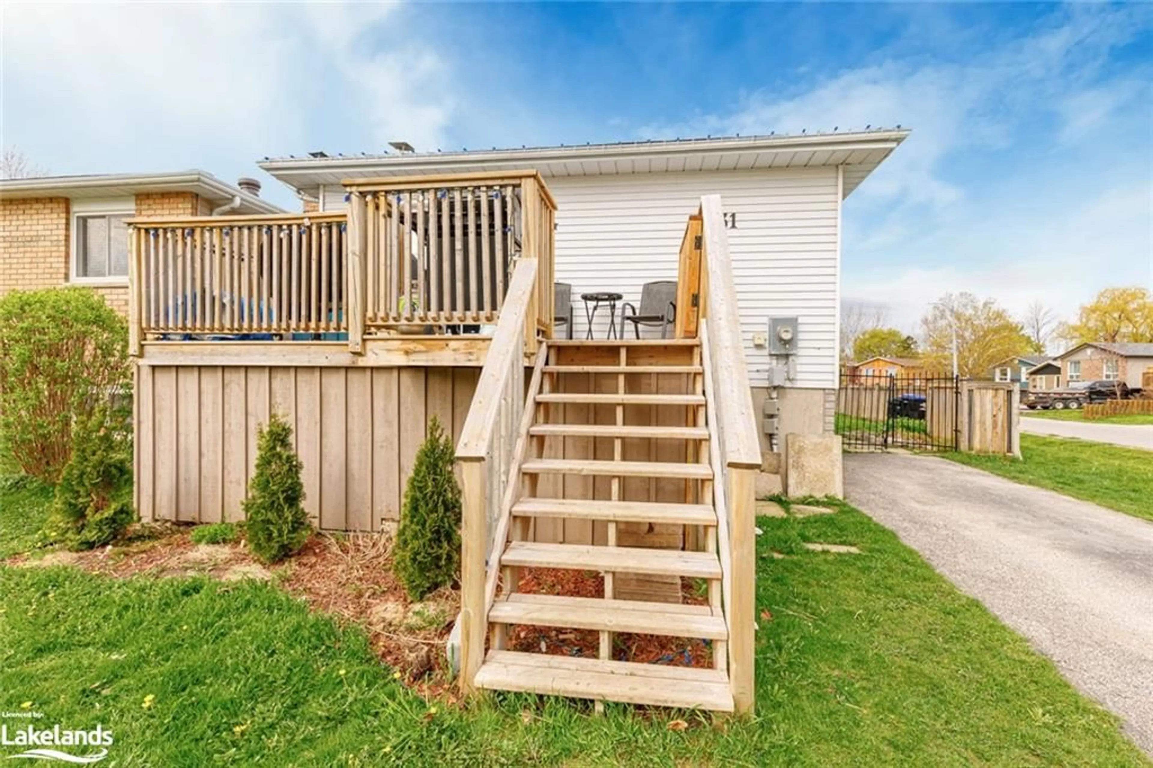 Frontside or backside of a home for 31 Courtice Cres, Collingwood Ontario L9Y 4N7