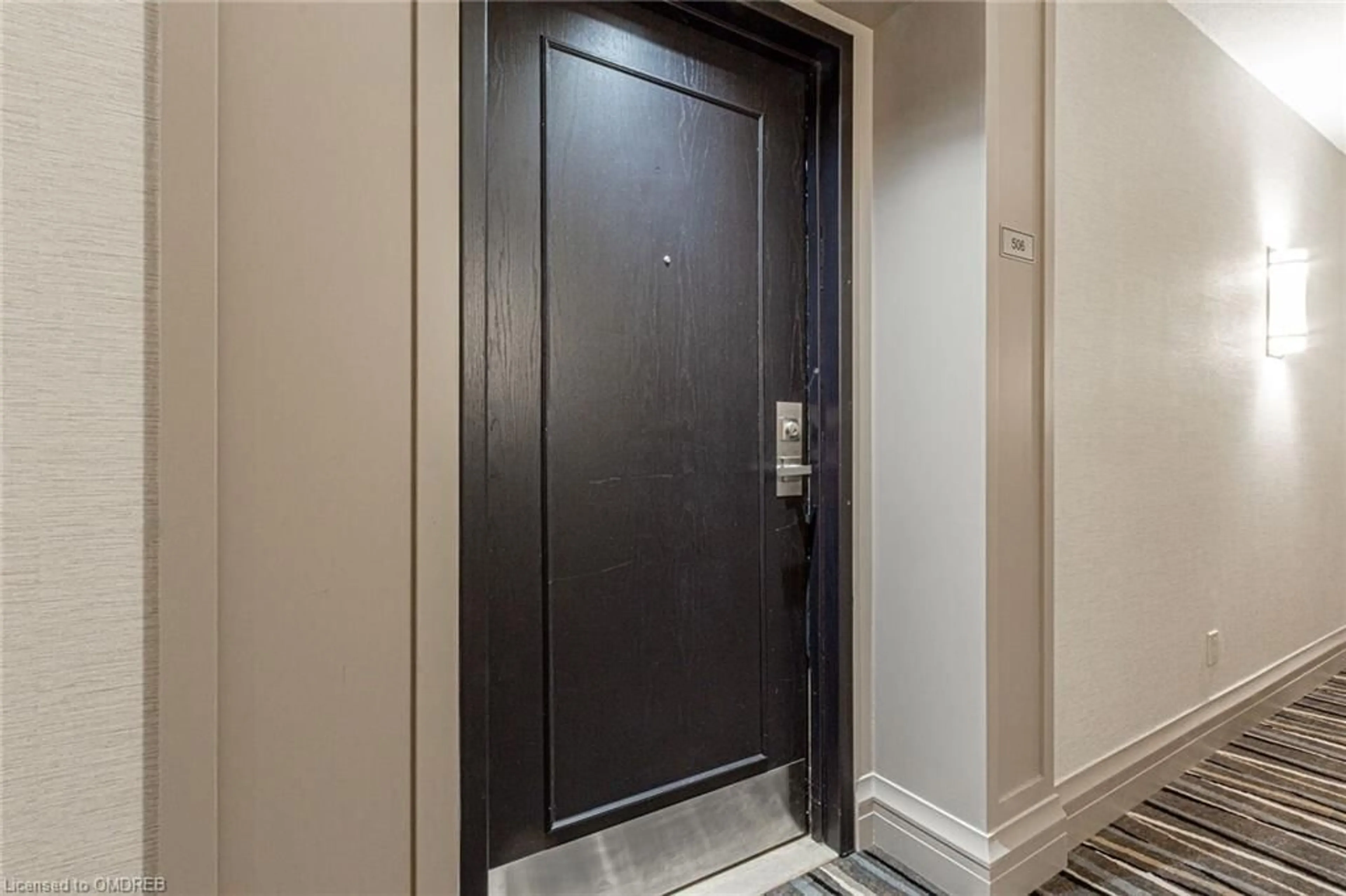 Indoor foyer for 430 Pearl St #506, Burlington Ontario L7R 4J8