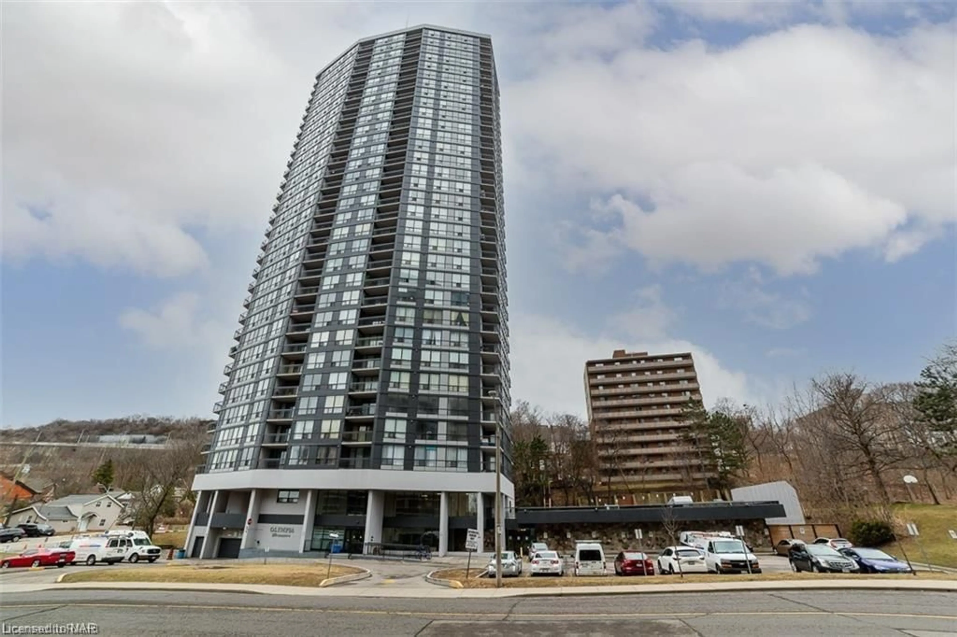 A pic from exterior of the house or condo for 150 Charlton Ave #1704, Hamilton Ontario L8N 3X3