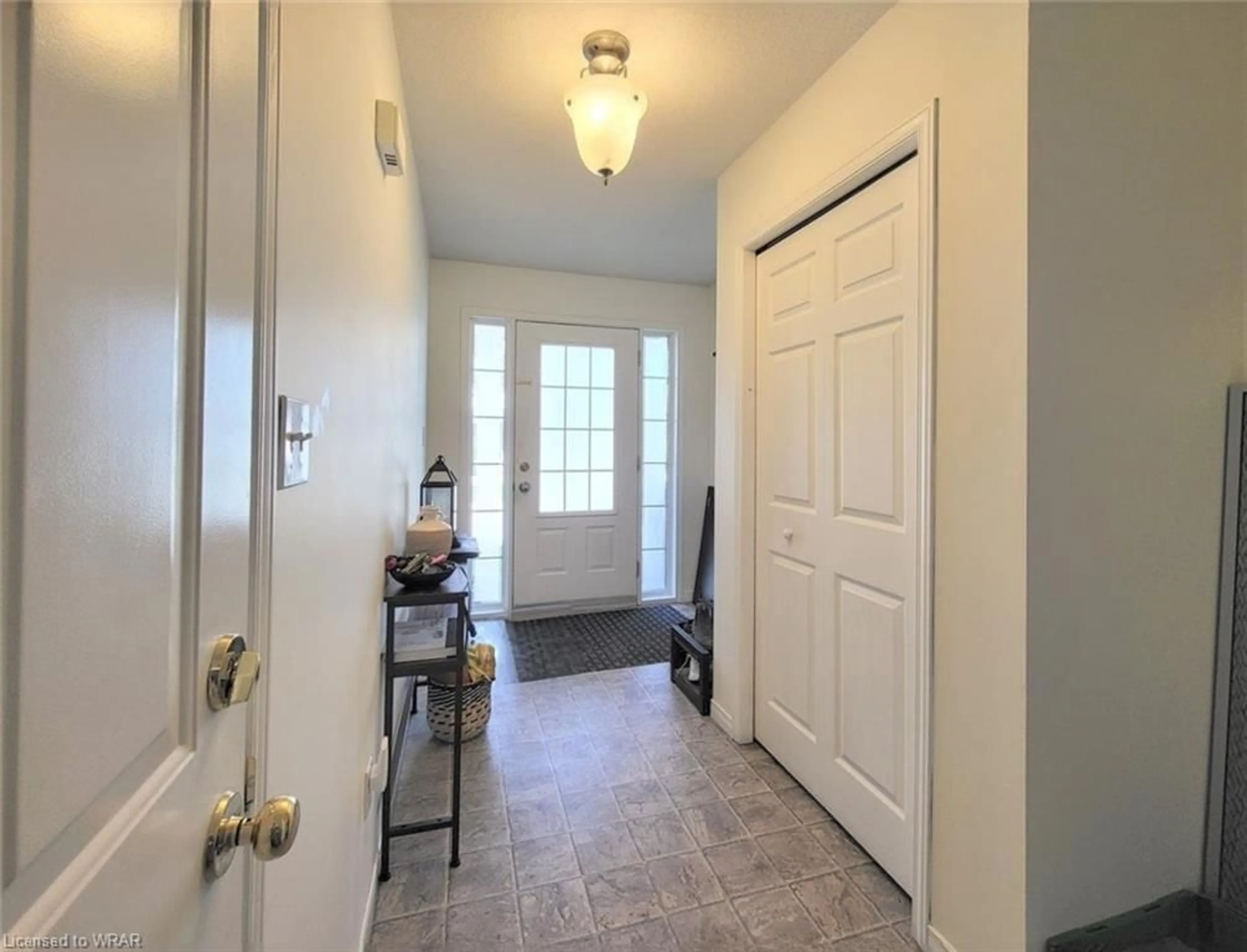 Indoor entryway for 110 Activa Ave #E32, Kitchener Ontario N2E 4K4