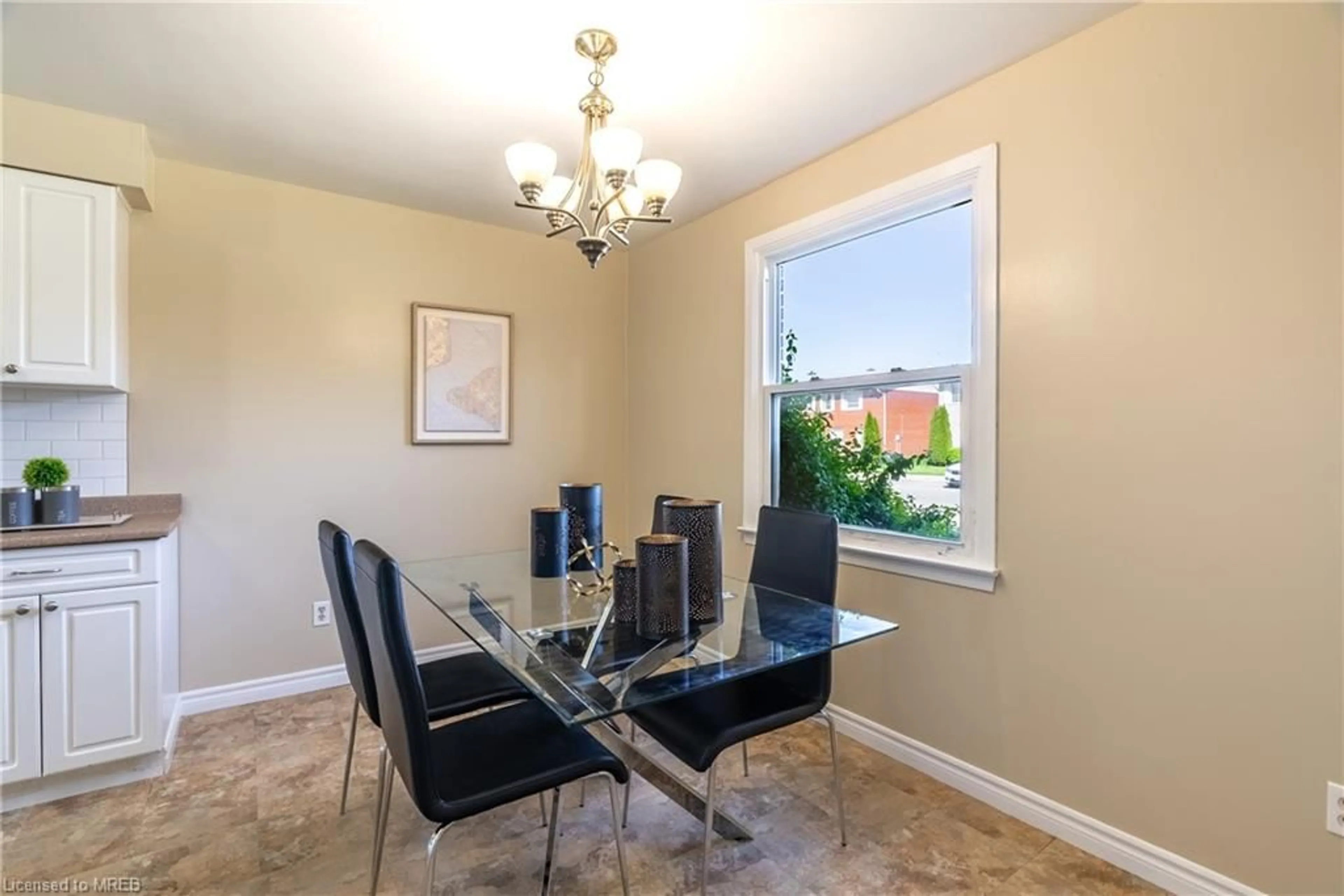 Dining room for 26 Orchard Pl, Chatham Ontario N7M 1A6