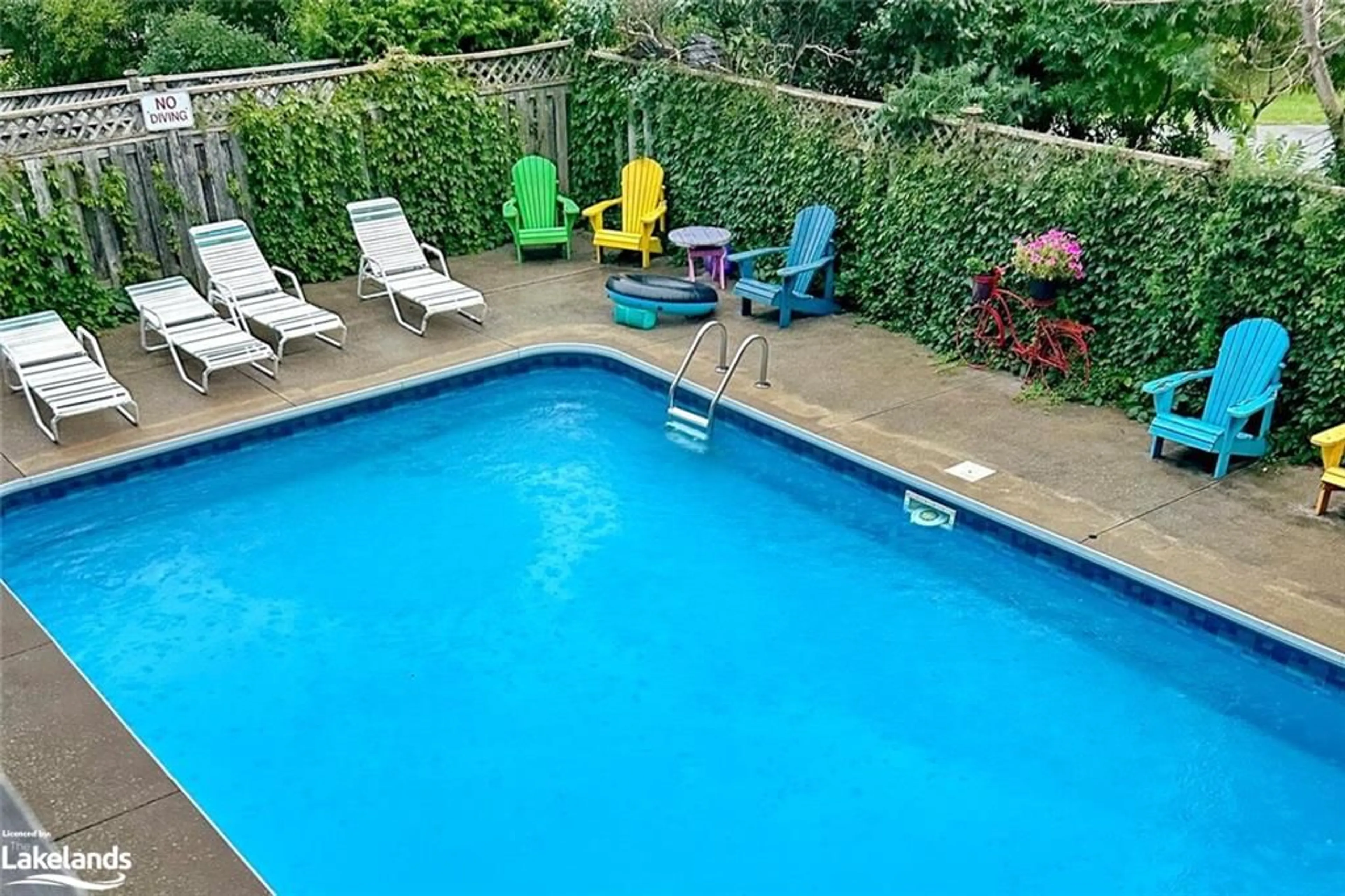 Indoor or outdoor pool for 102 Ridgeview Dr, The Blue Mountains Ontario L9Y 0L4