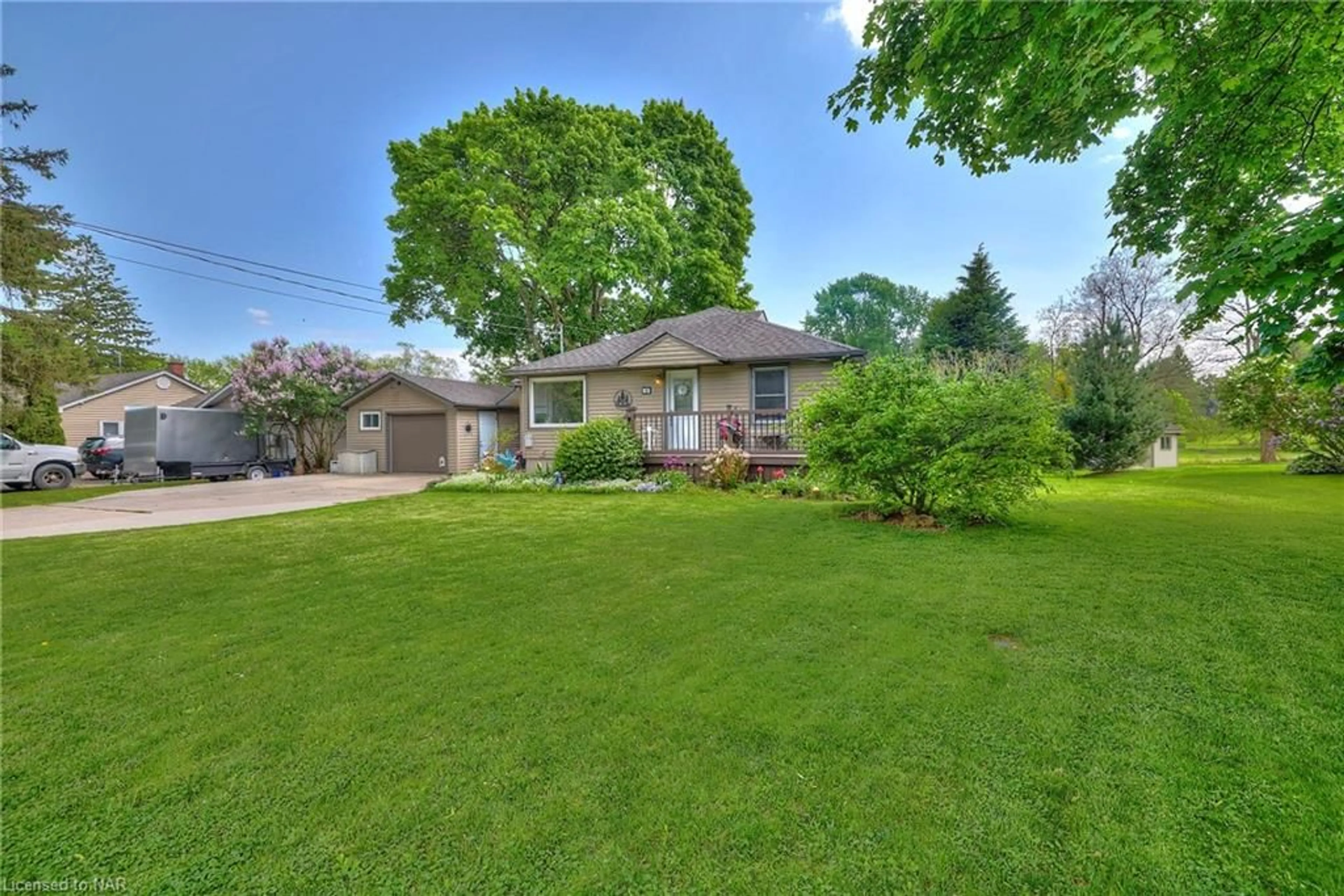 Frontside or backside of a home for 35 Summerlea Ave, Welland Ontario L3C 3E8