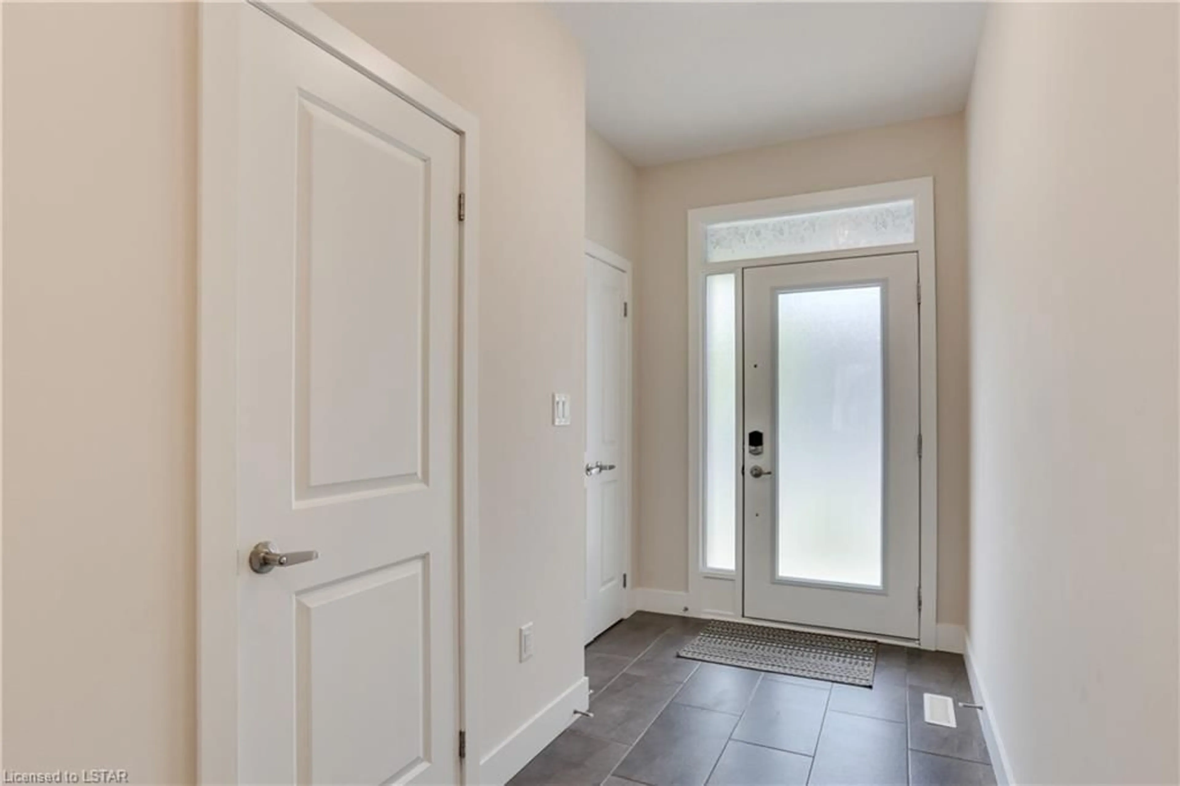 Indoor entryway for 1960 Dalmagarry Rd #115, London Ontario N6G 0T8