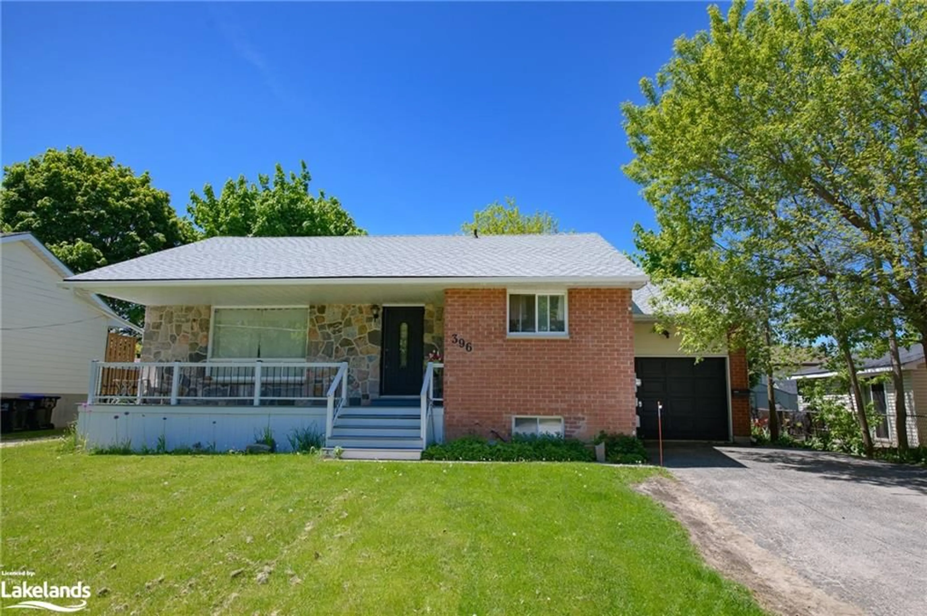 Frontside or backside of a home for 396 Walnut St, Collingwood Ontario L9Y 4C7