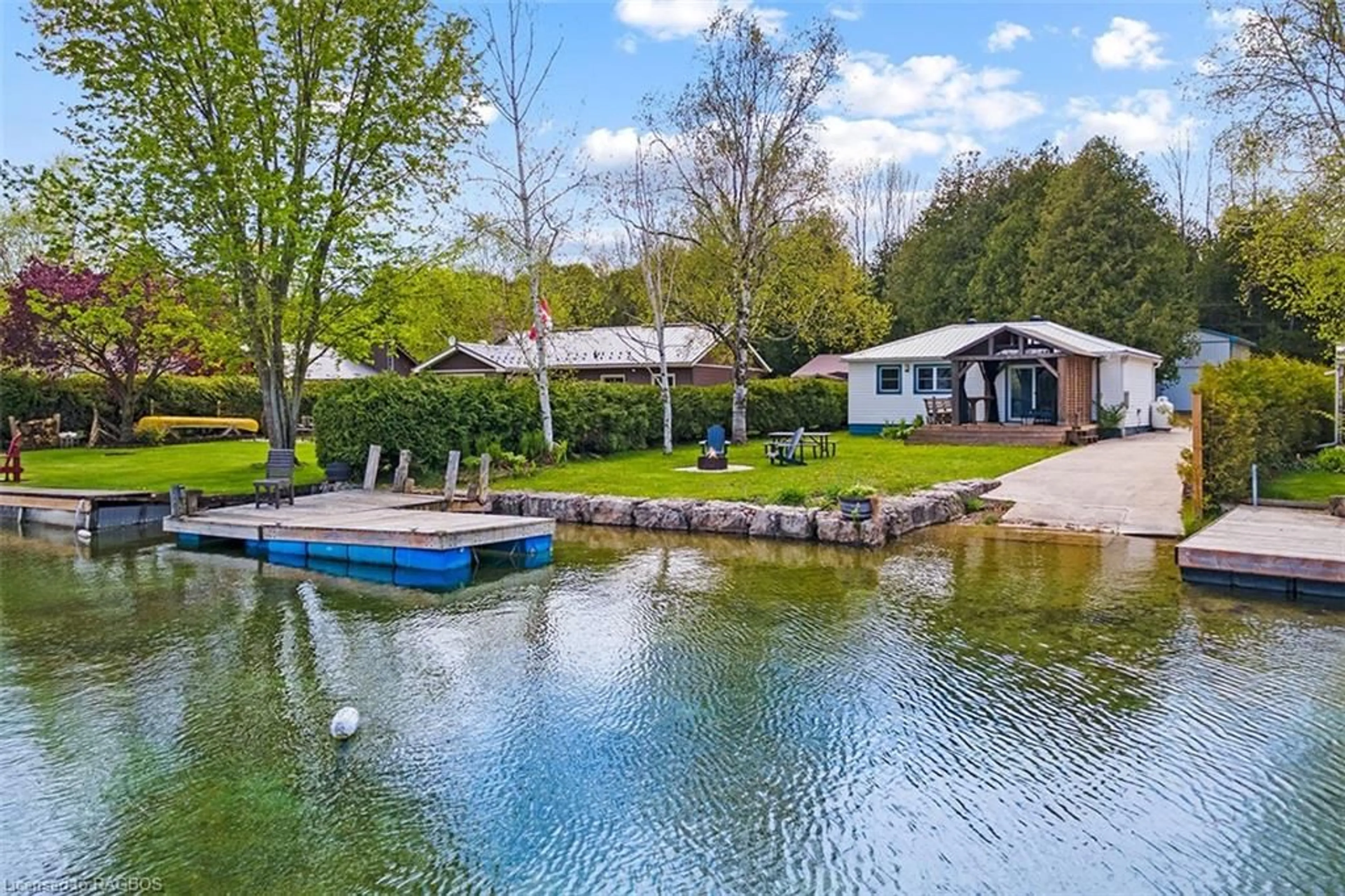Cottage for 131 Lakeview Dr, Chatsworth Ontario N0H 1G0