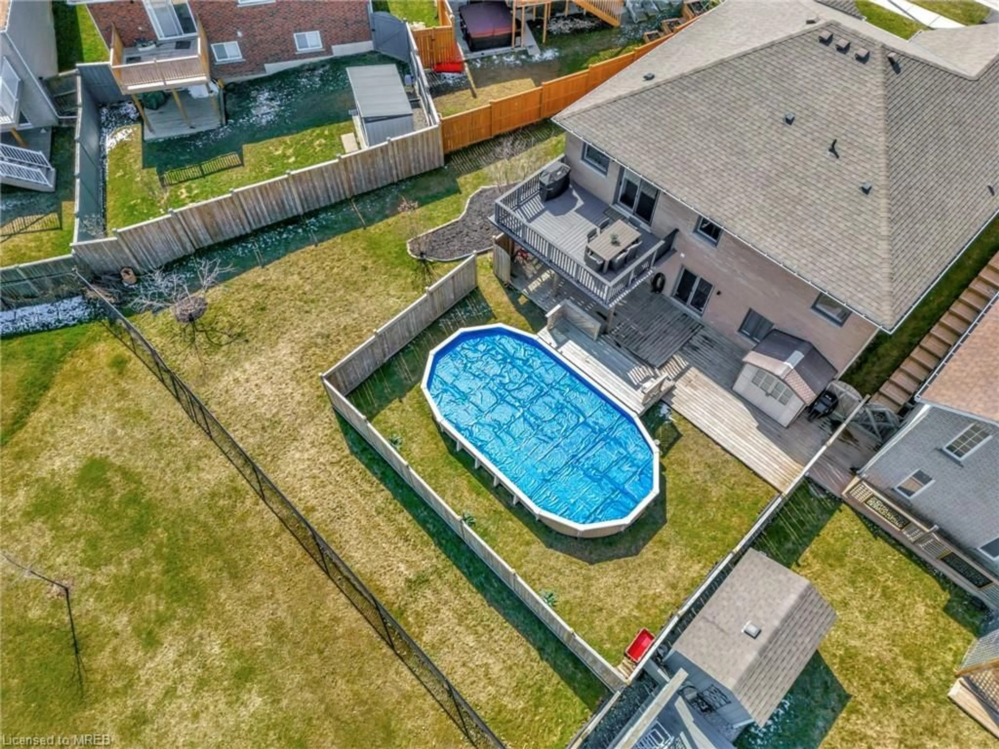 Indoor or outdoor pool for 4 Maich Cres, Brantford Ontario N3T 6P1