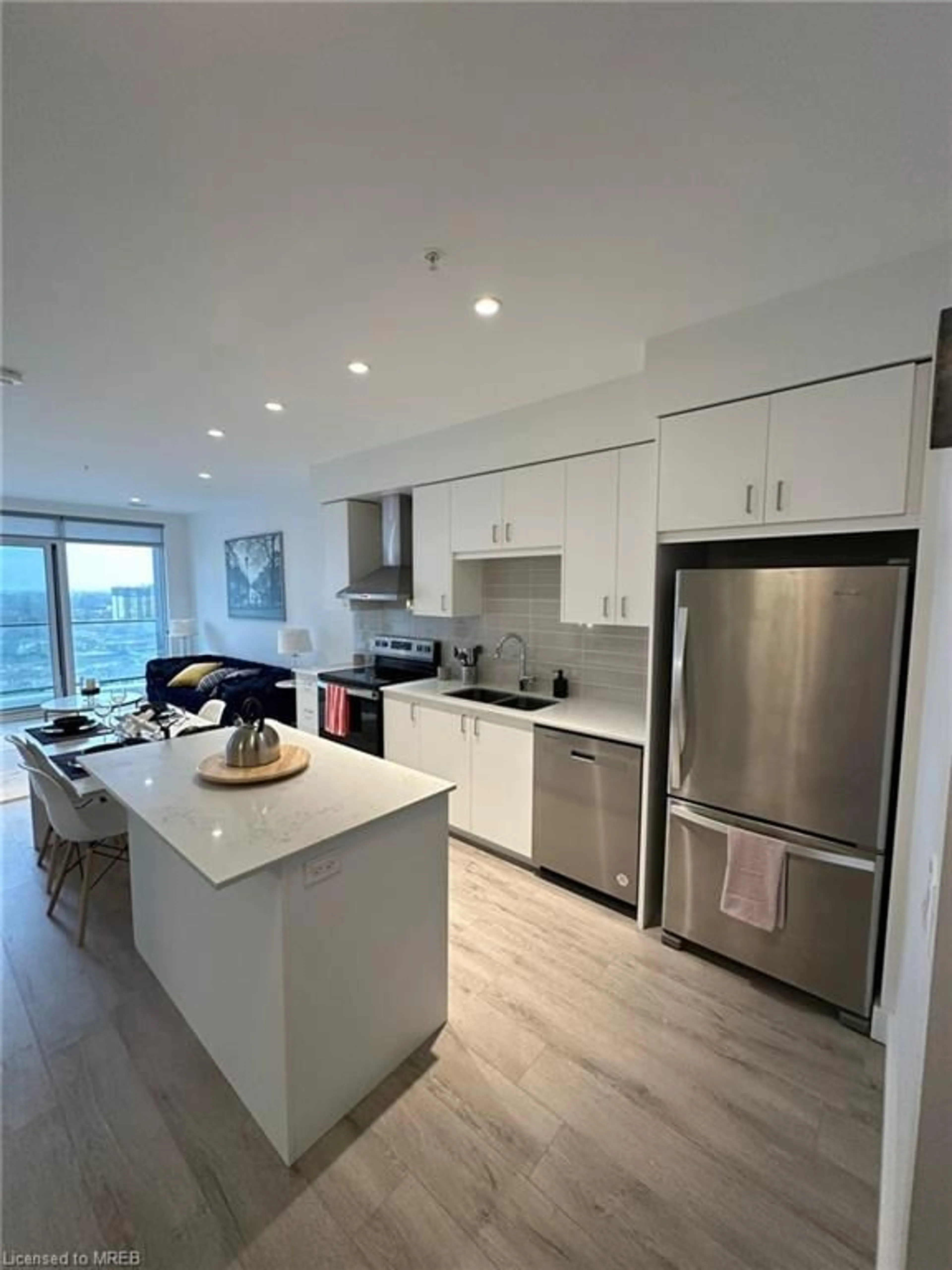 Contemporary kitchen for 15 Glebe St #1607, Cambridge Ontario N1S 2L8