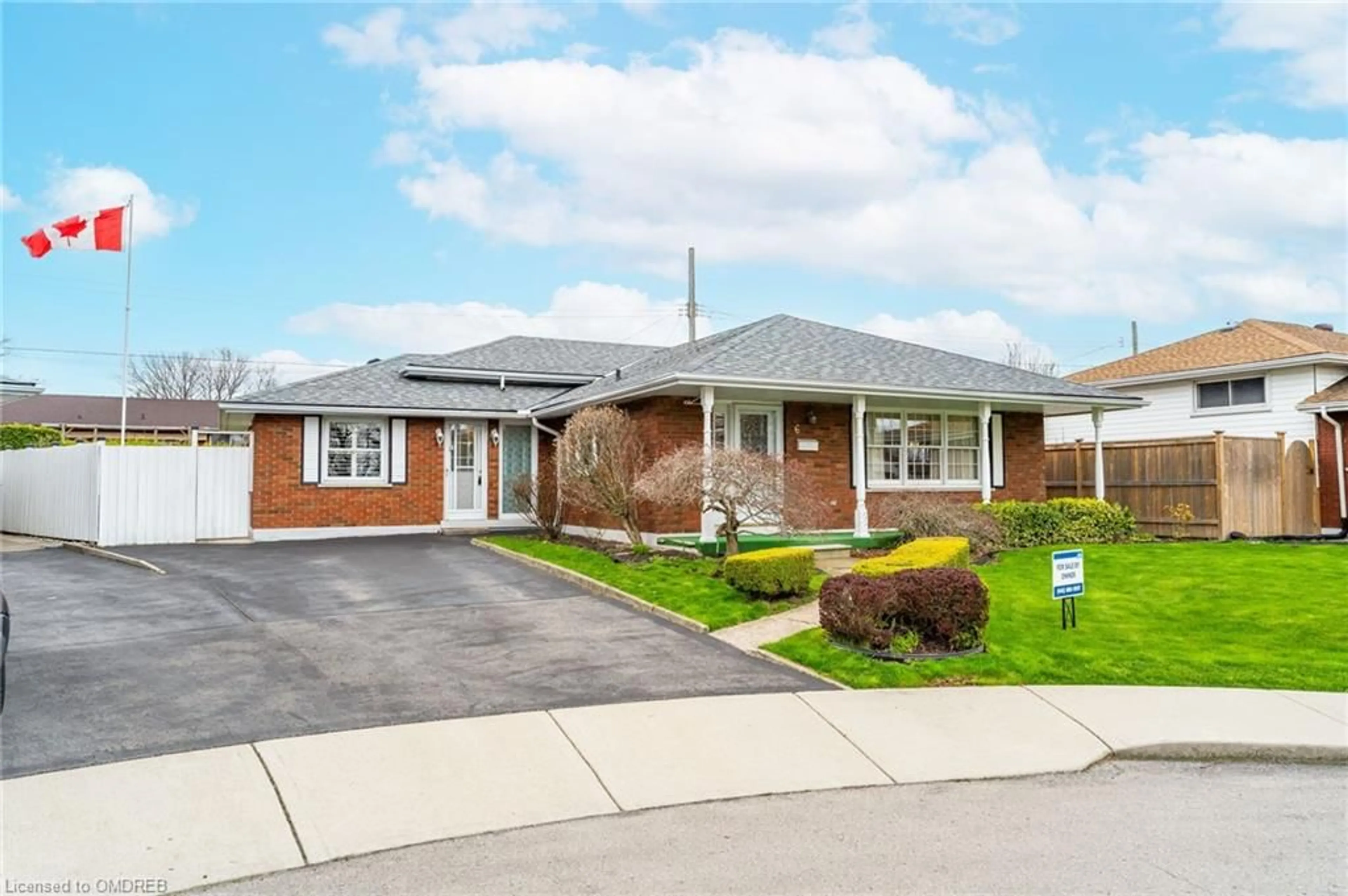 Home with brick exterior material for 6 Crozier Crt, Hamilton Ontario L8T 2V7