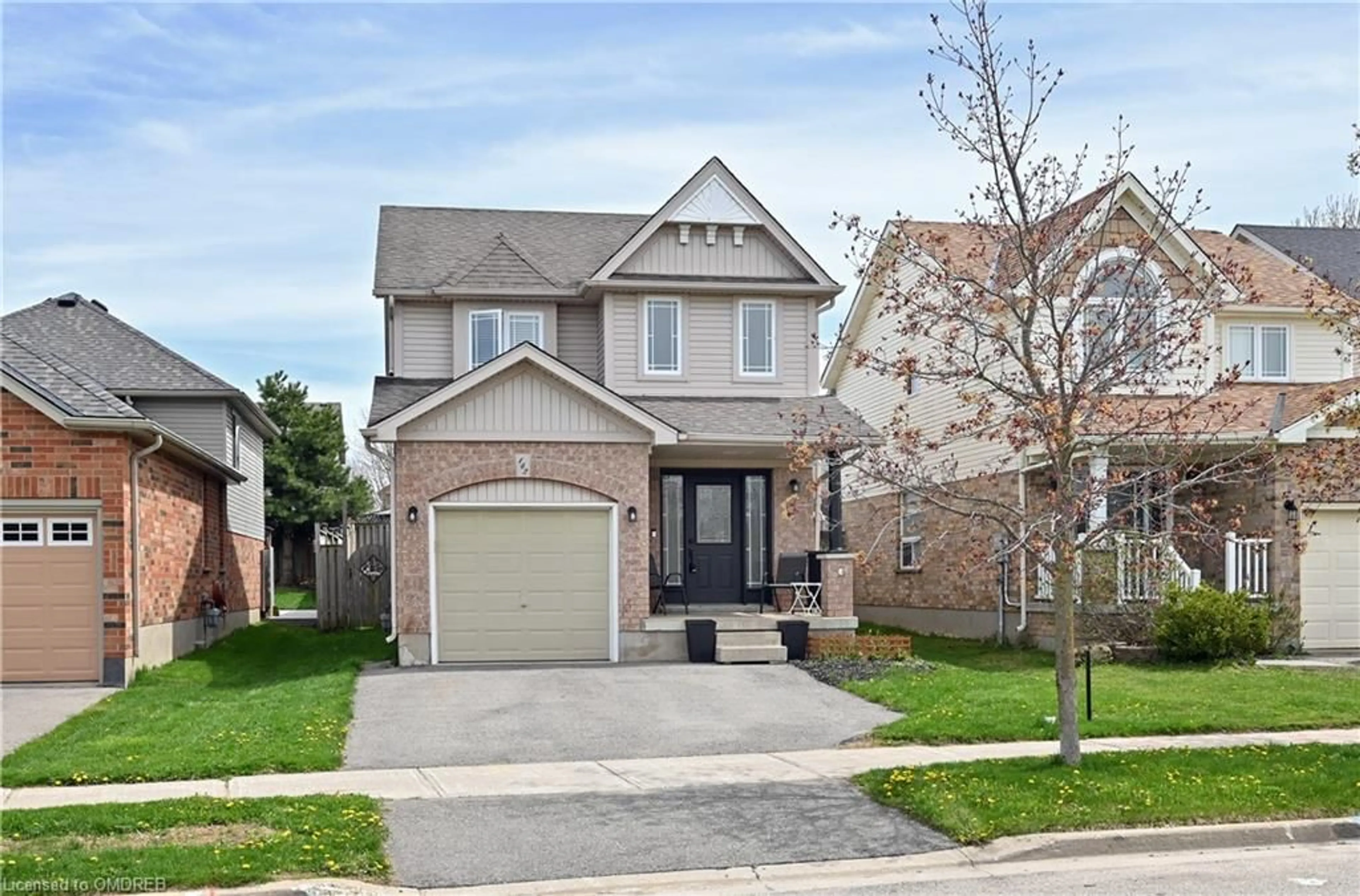 Frontside or backside of a home for 142 Gooseberry St, Orangeville Ontario L9W 5H4