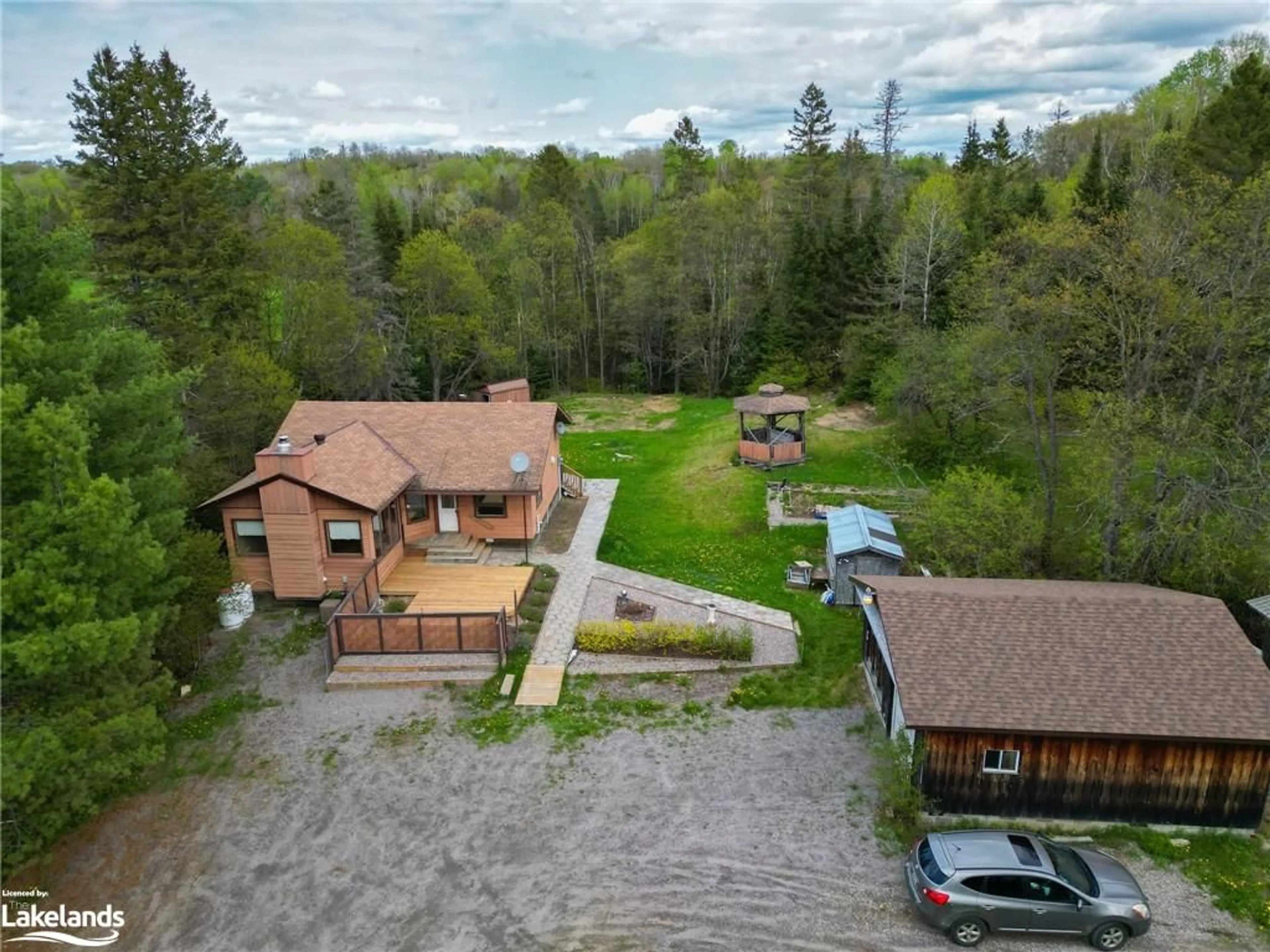 Outside view for 593 Pearceley Rd, Sundridge Ontario P0A 1Z0