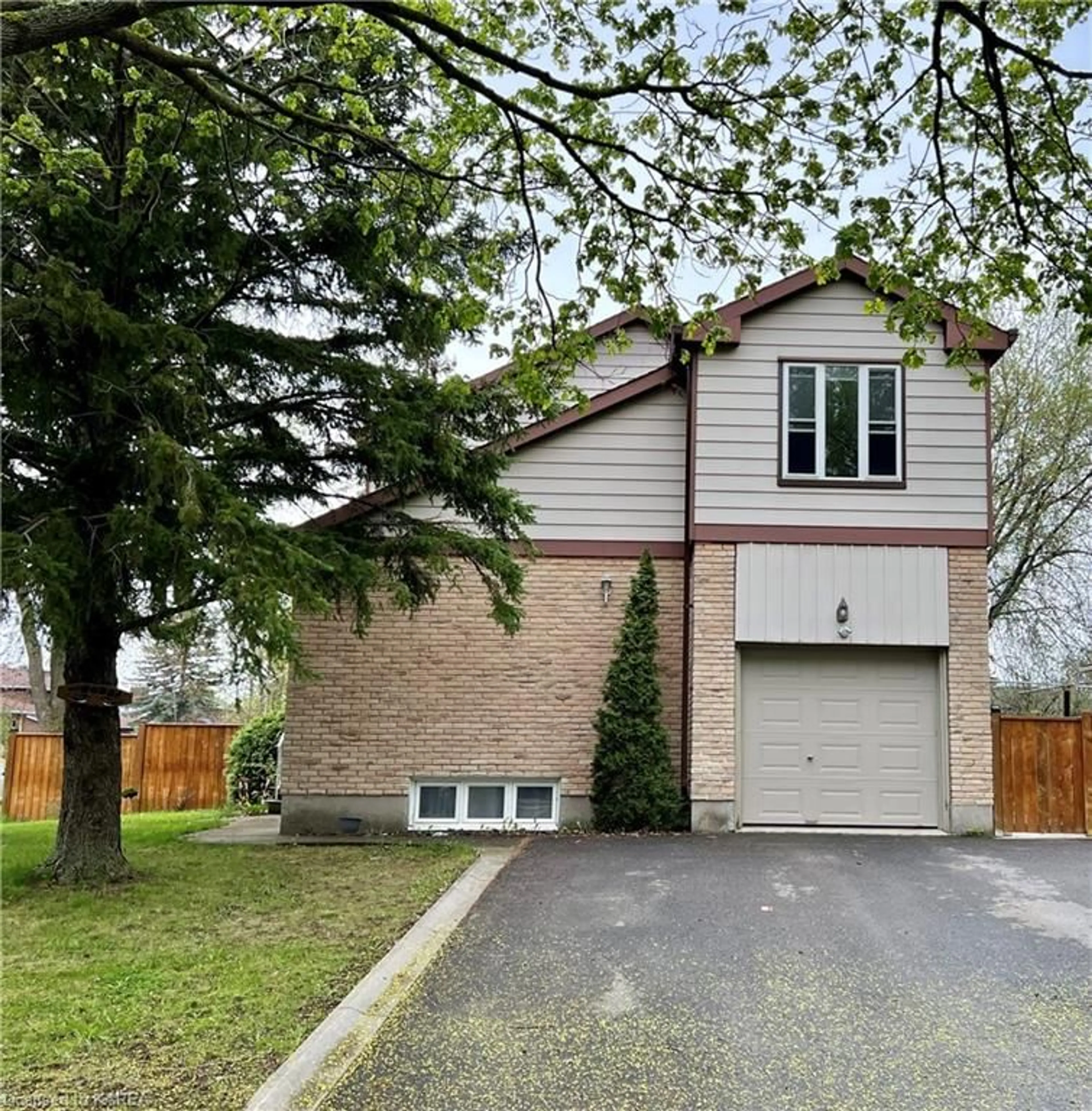 Frontside or backside of a home for 91 Inverness Cres, Kingston Ontario K7M 6P2