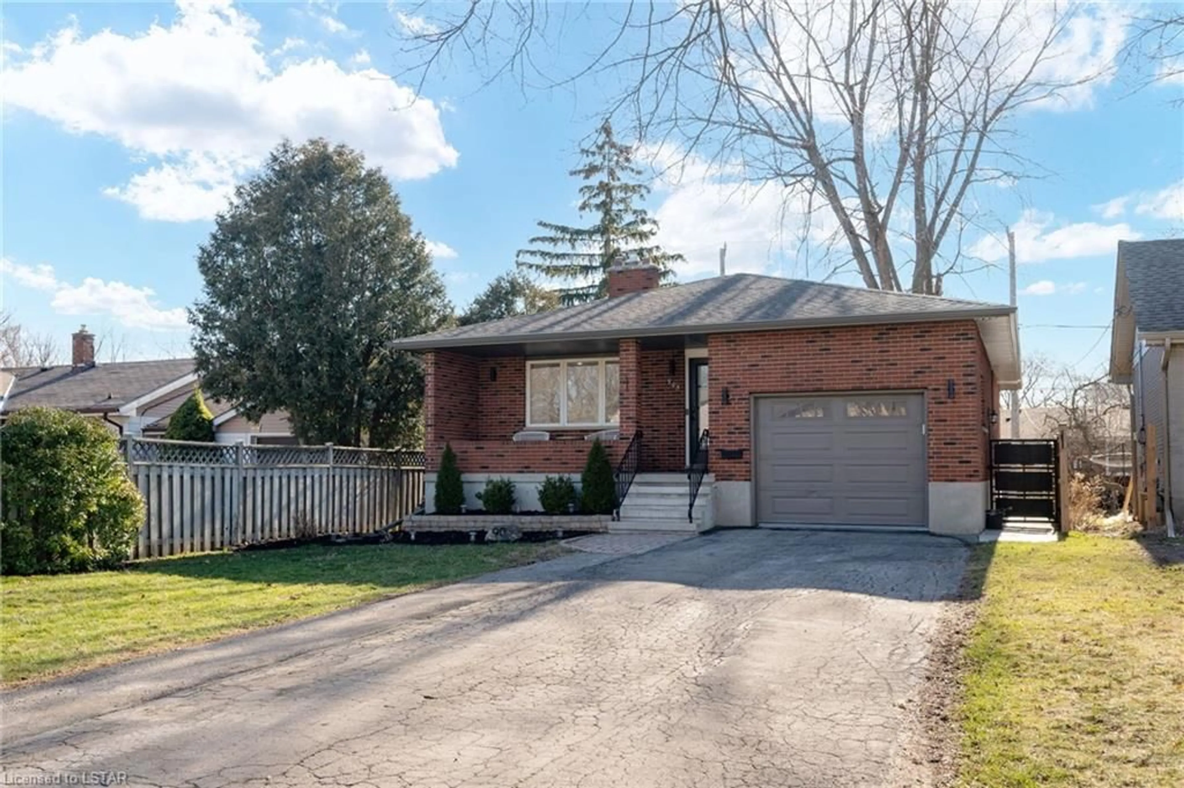 Frontside or backside of a home for 905 Wellingsboro Rd, London Ontario N6E 1N4