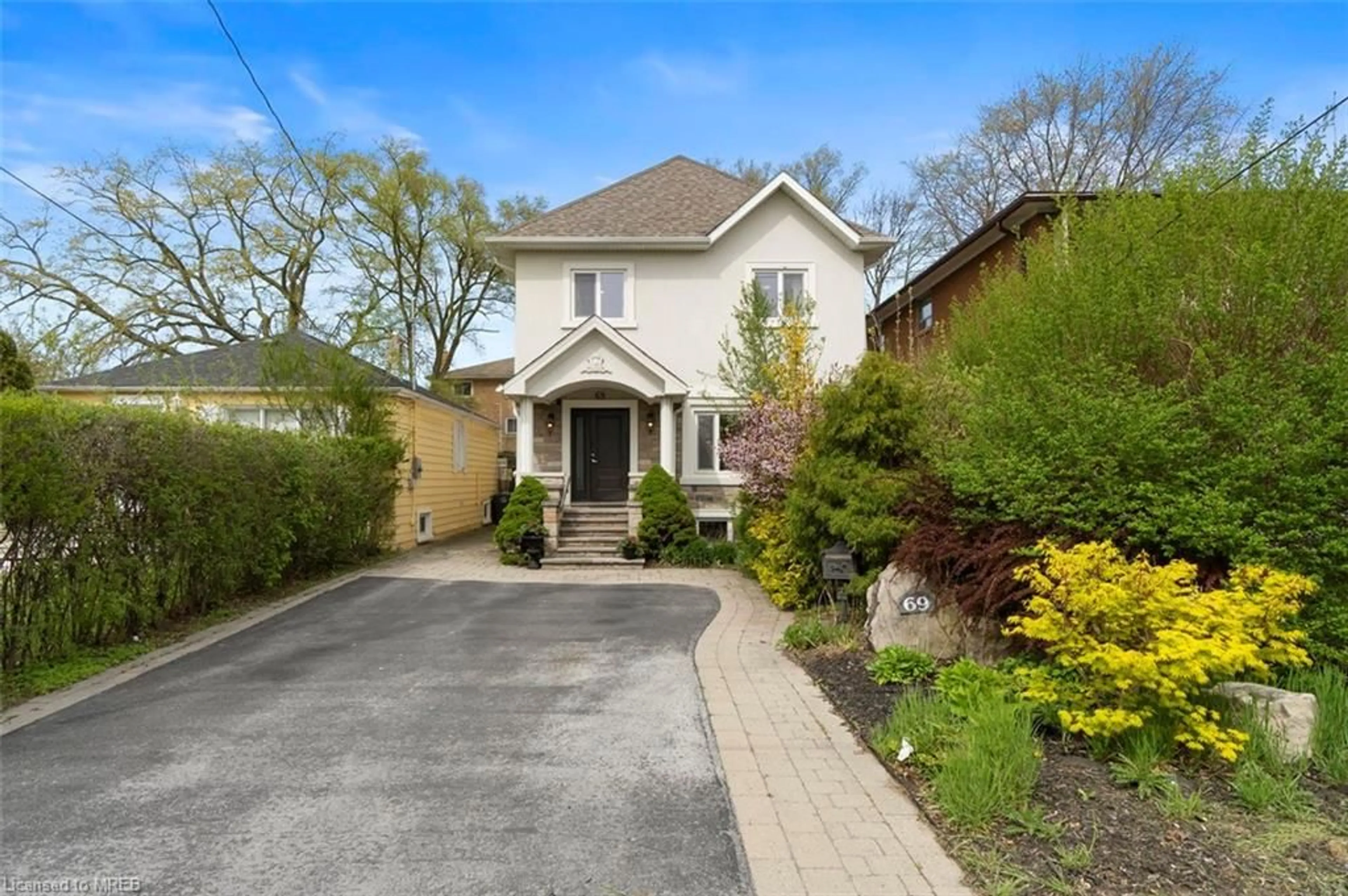 Frontside or backside of a home for 69 Mississauga Rd, Mississauga Ontario L5H 2H9