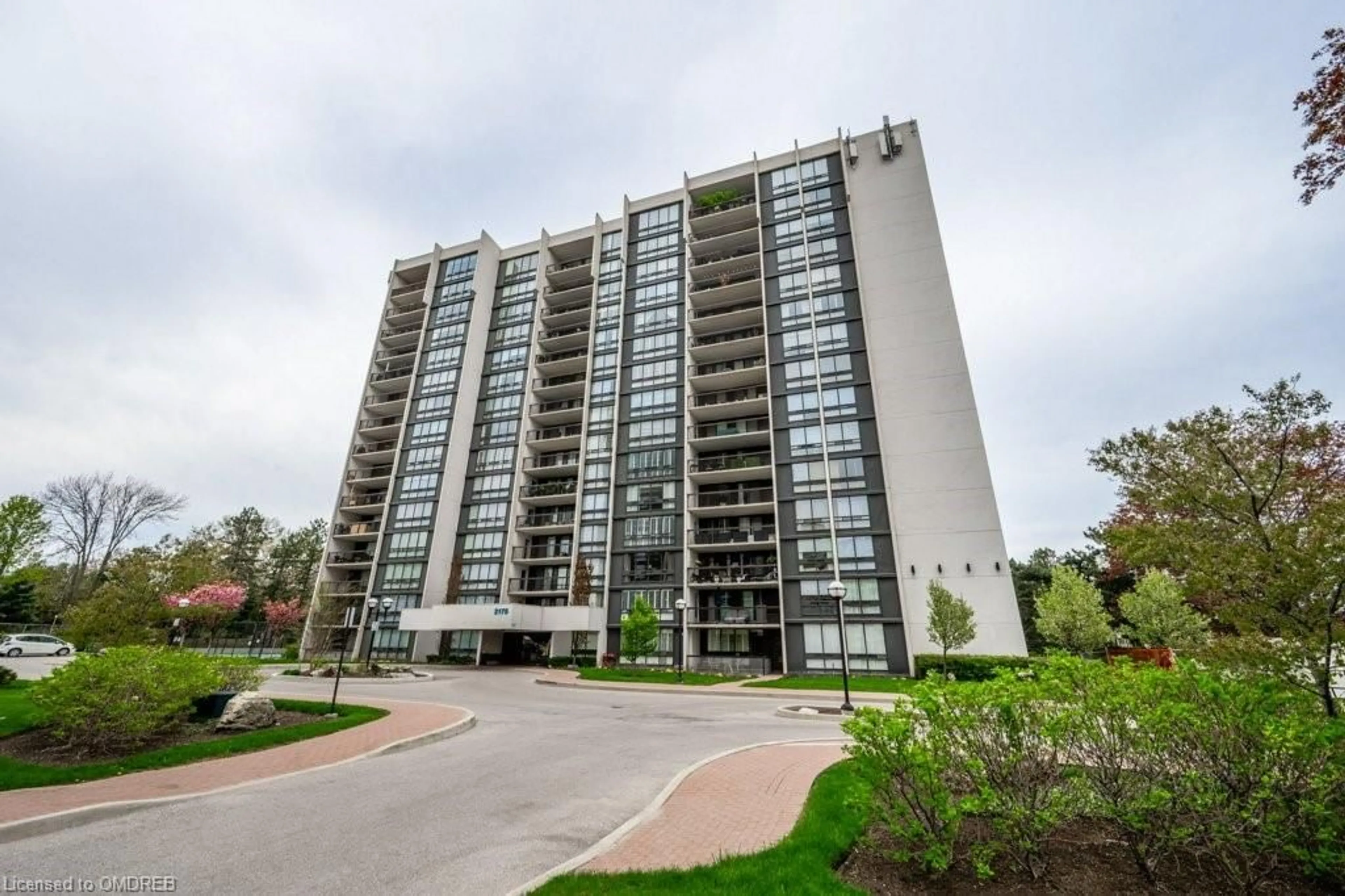 A pic from exterior of the house or condo for 2175 Marine Dr #306, Oakville Ontario L6L 5L5